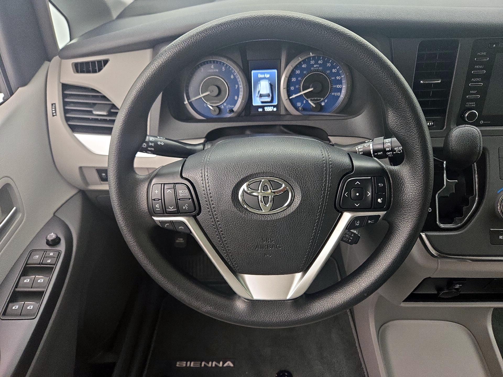 Thumbnail: 2019 Toyota Sienna - 10