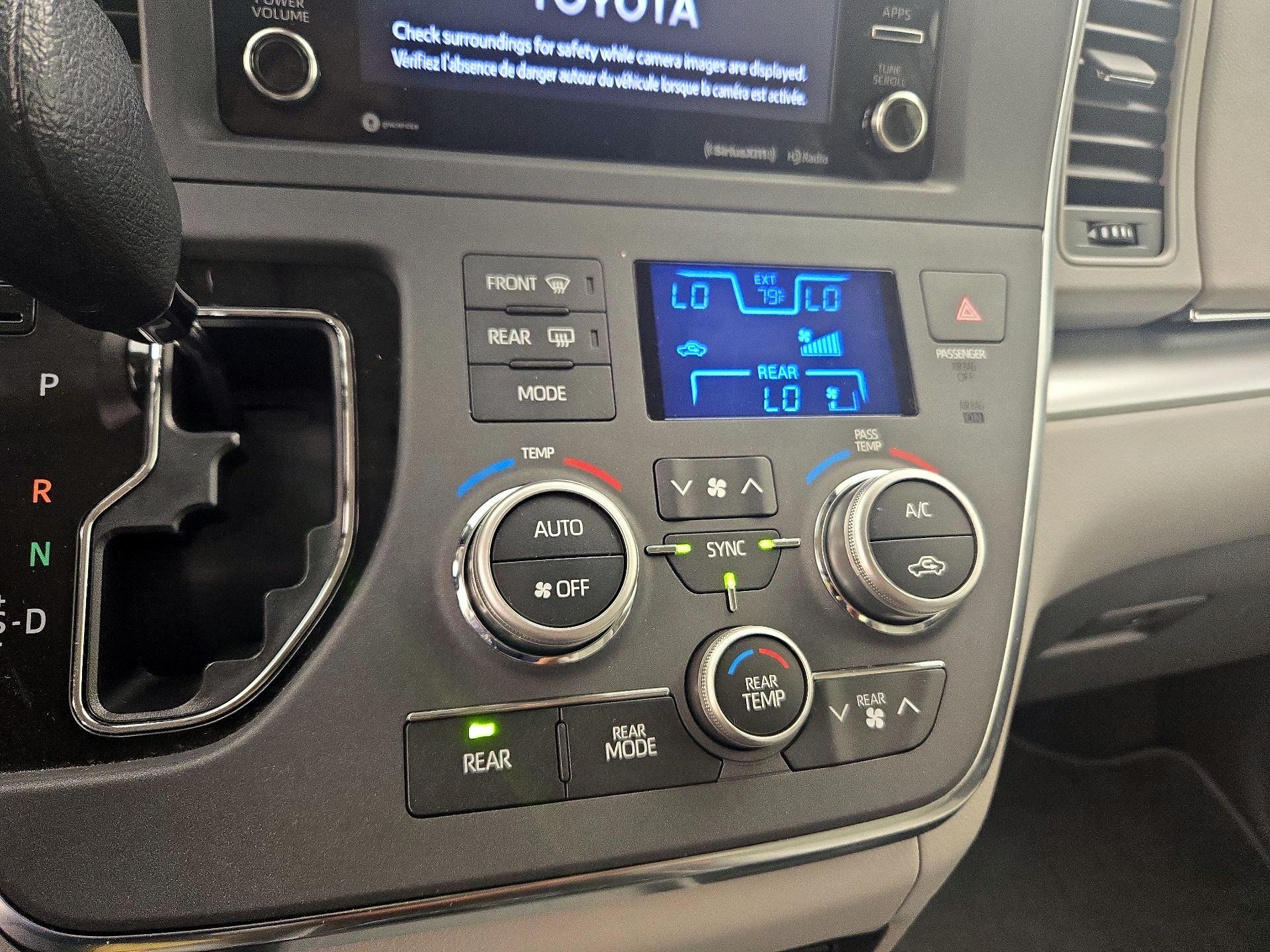 Thumbnail: 2019 Toyota Sienna - 16