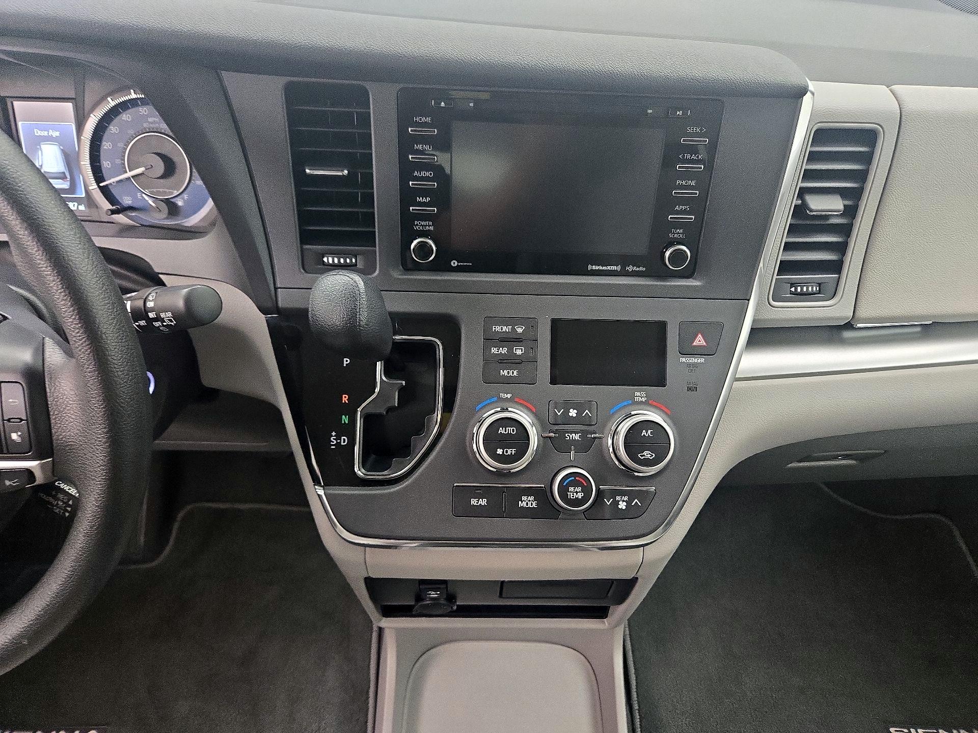 Thumbnail: 2019 Toyota Sienna - 17