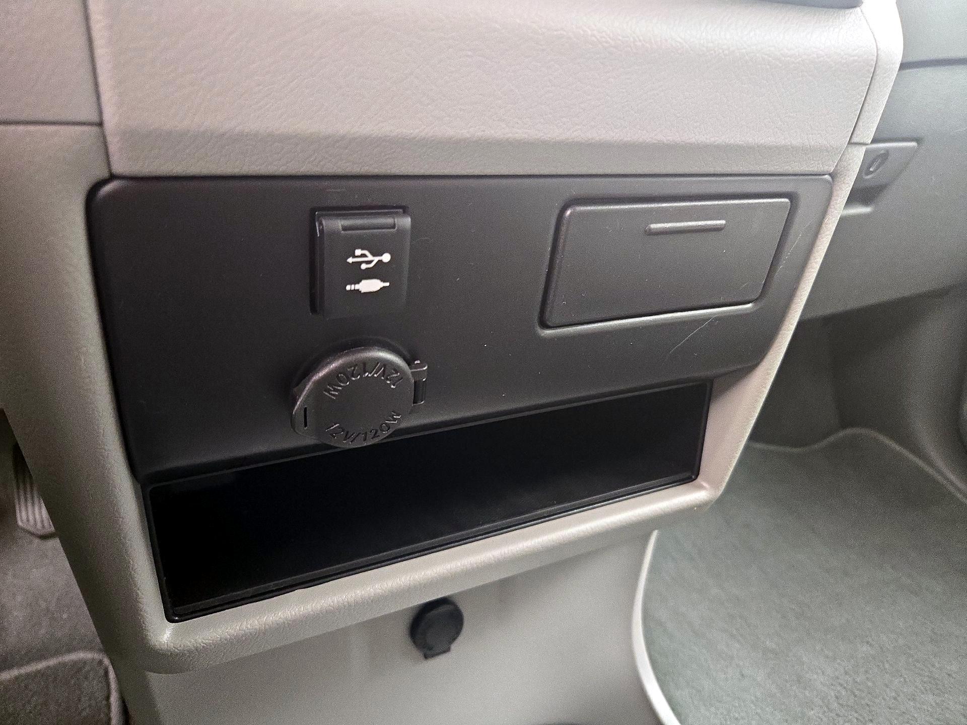 Thumbnail: 2019 Toyota Sienna - 18