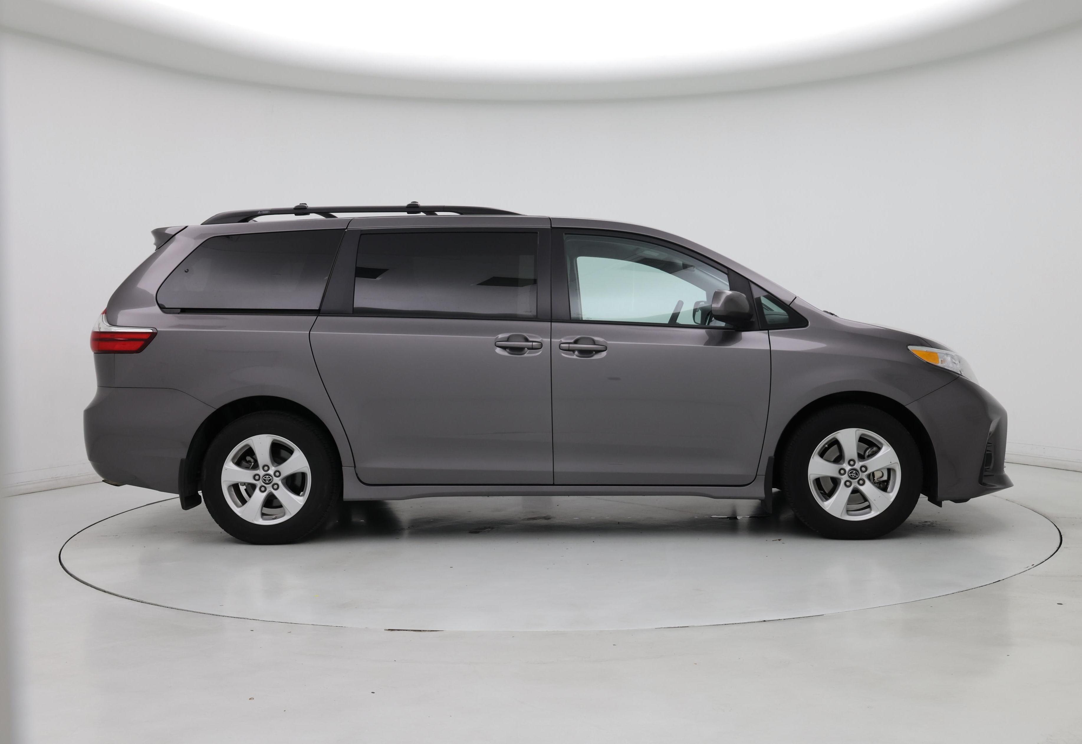 Thumbnail: 2019 Toyota Sienna - 7