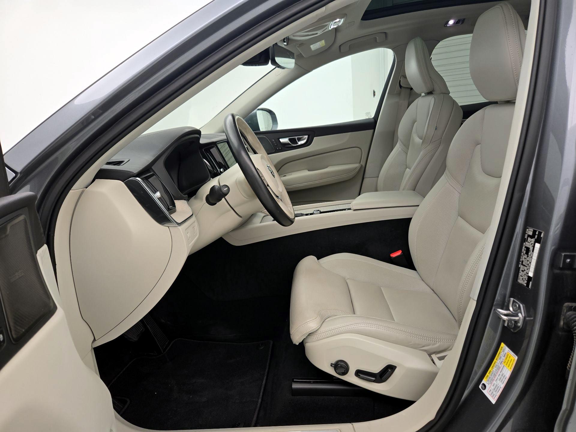 Thumbnail: 2021 Volvo XC60 - 11