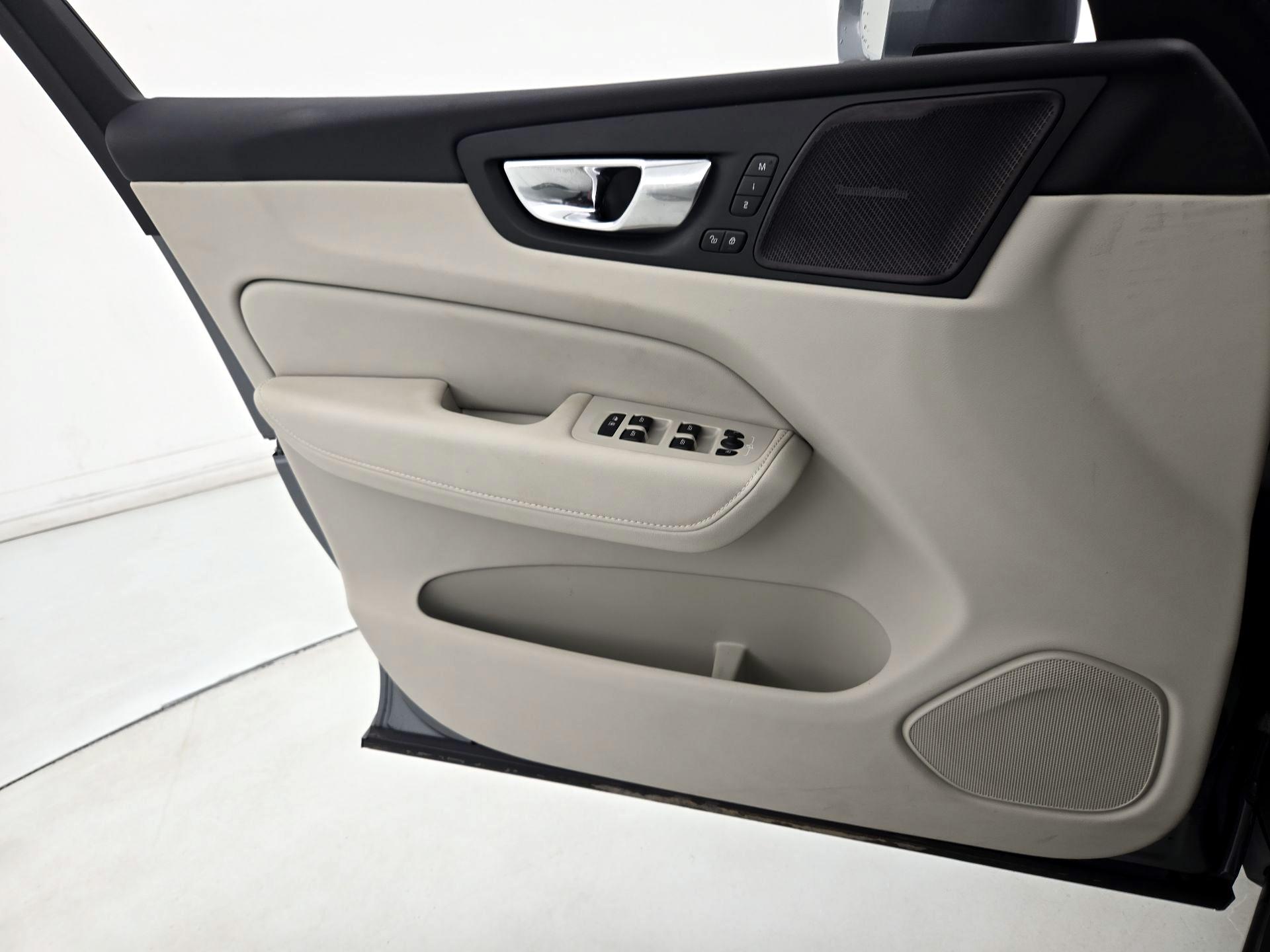 Thumbnail: 2021 Volvo XC60 - 12