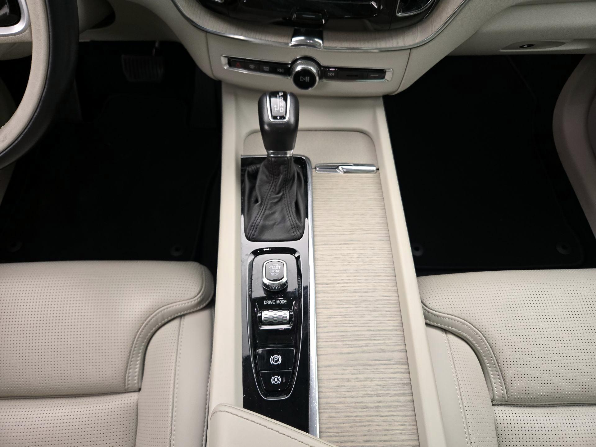 Thumbnail: 2021 Volvo XC60 - 18