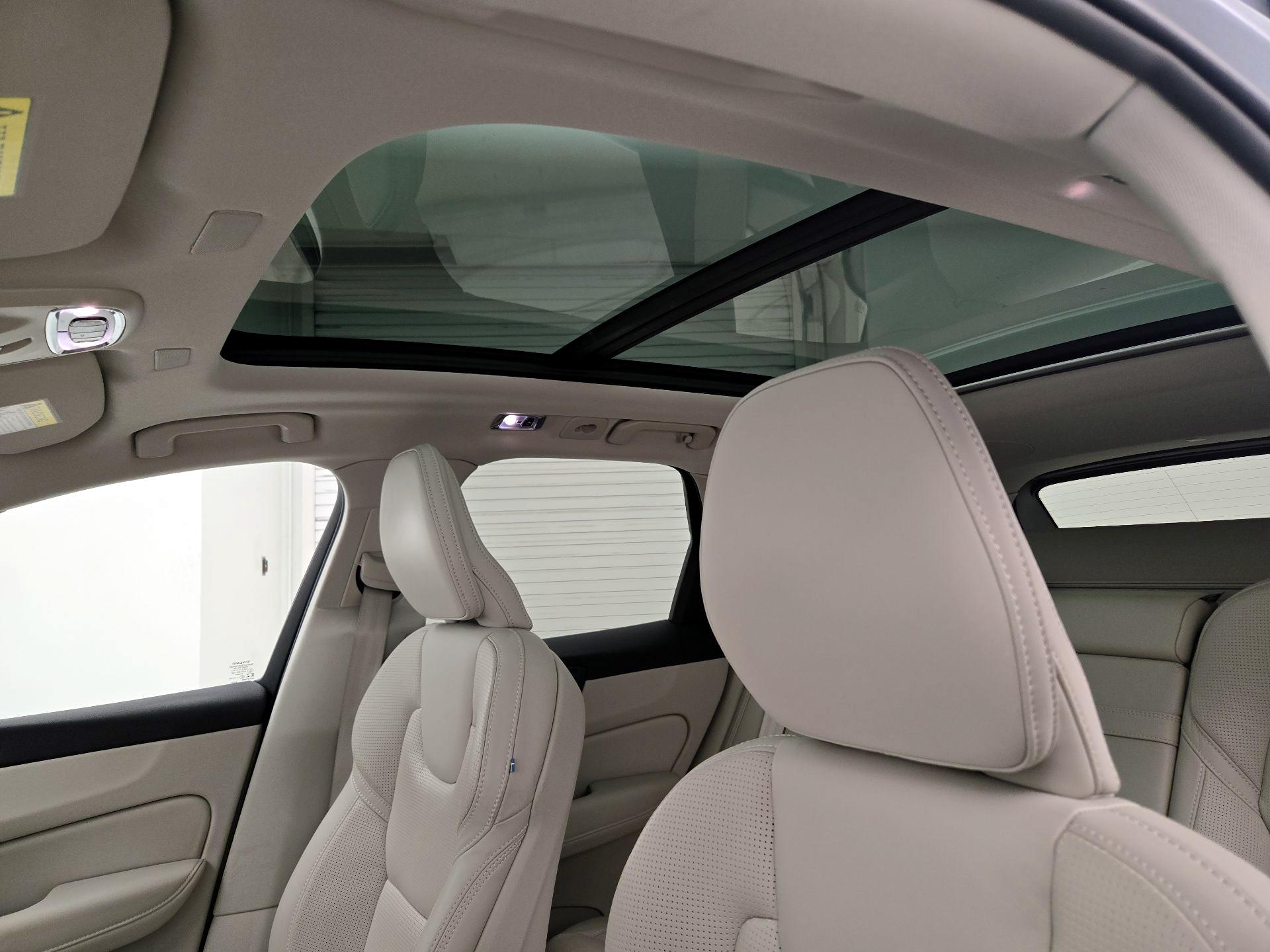 Thumbnail: 2021 Volvo XC60 - 20