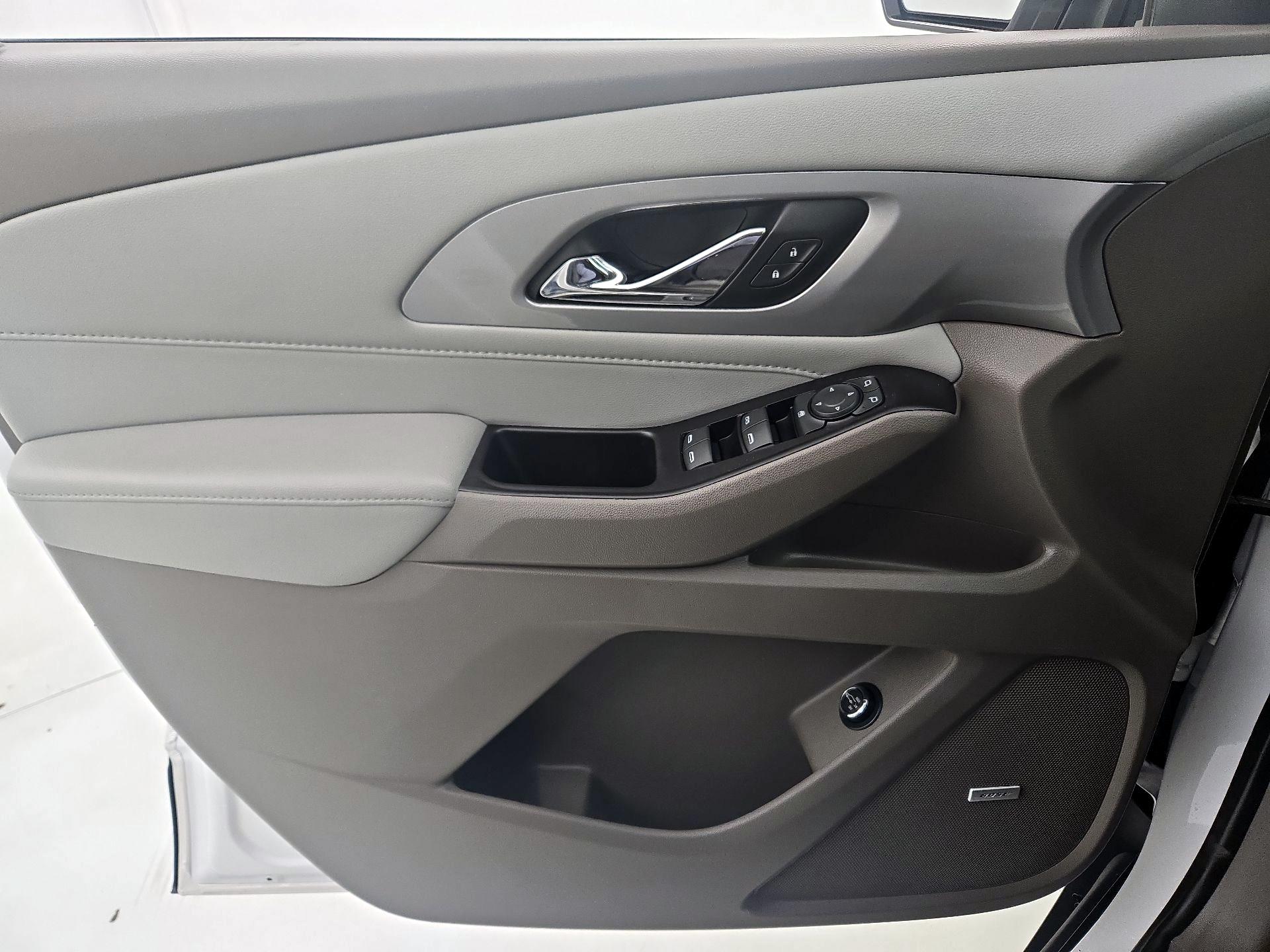 Thumbnail: 2020 Chevrolet Traverse - 12