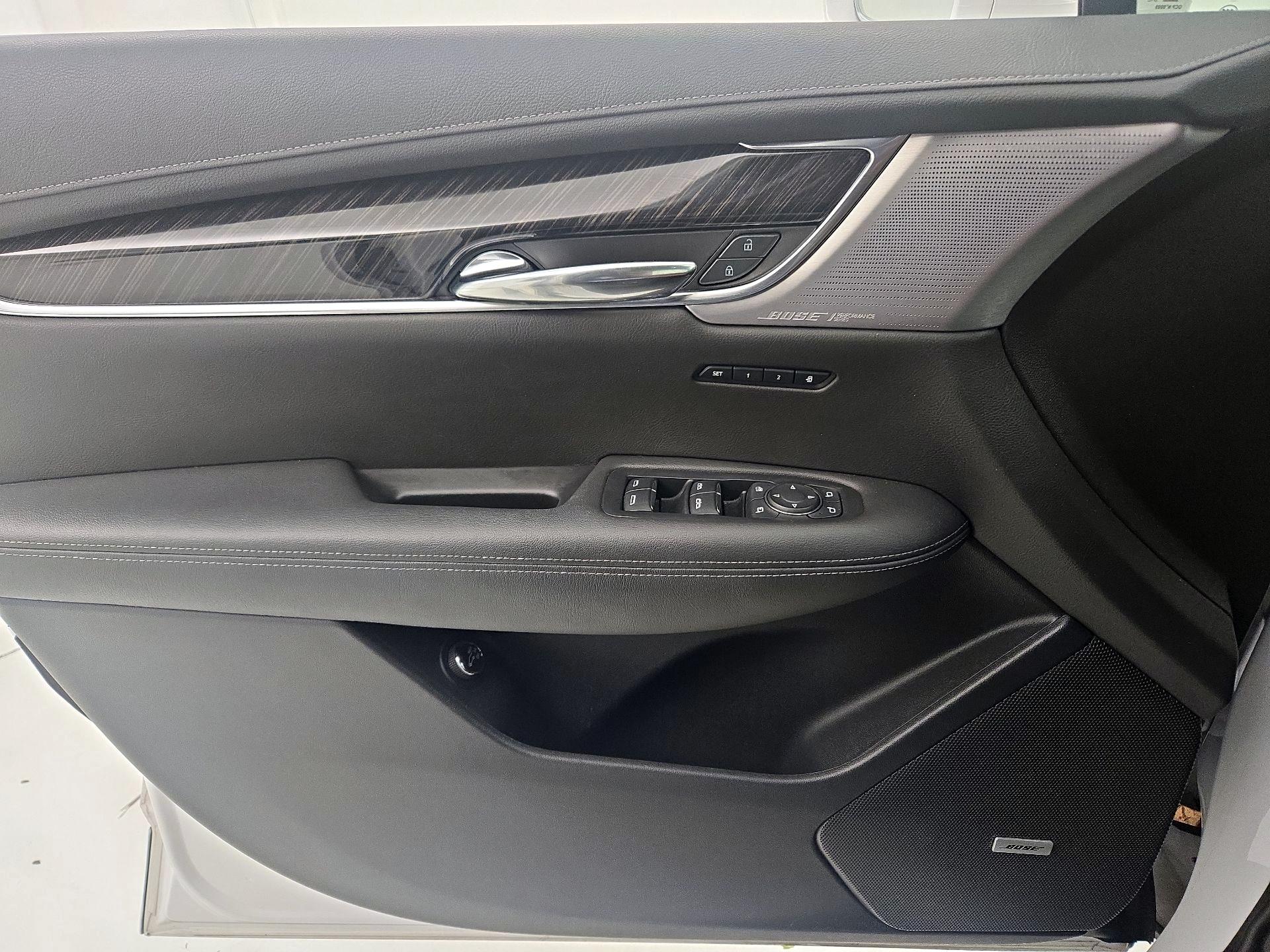 Thumbnail: 2020 Cadillac XT6 - 12