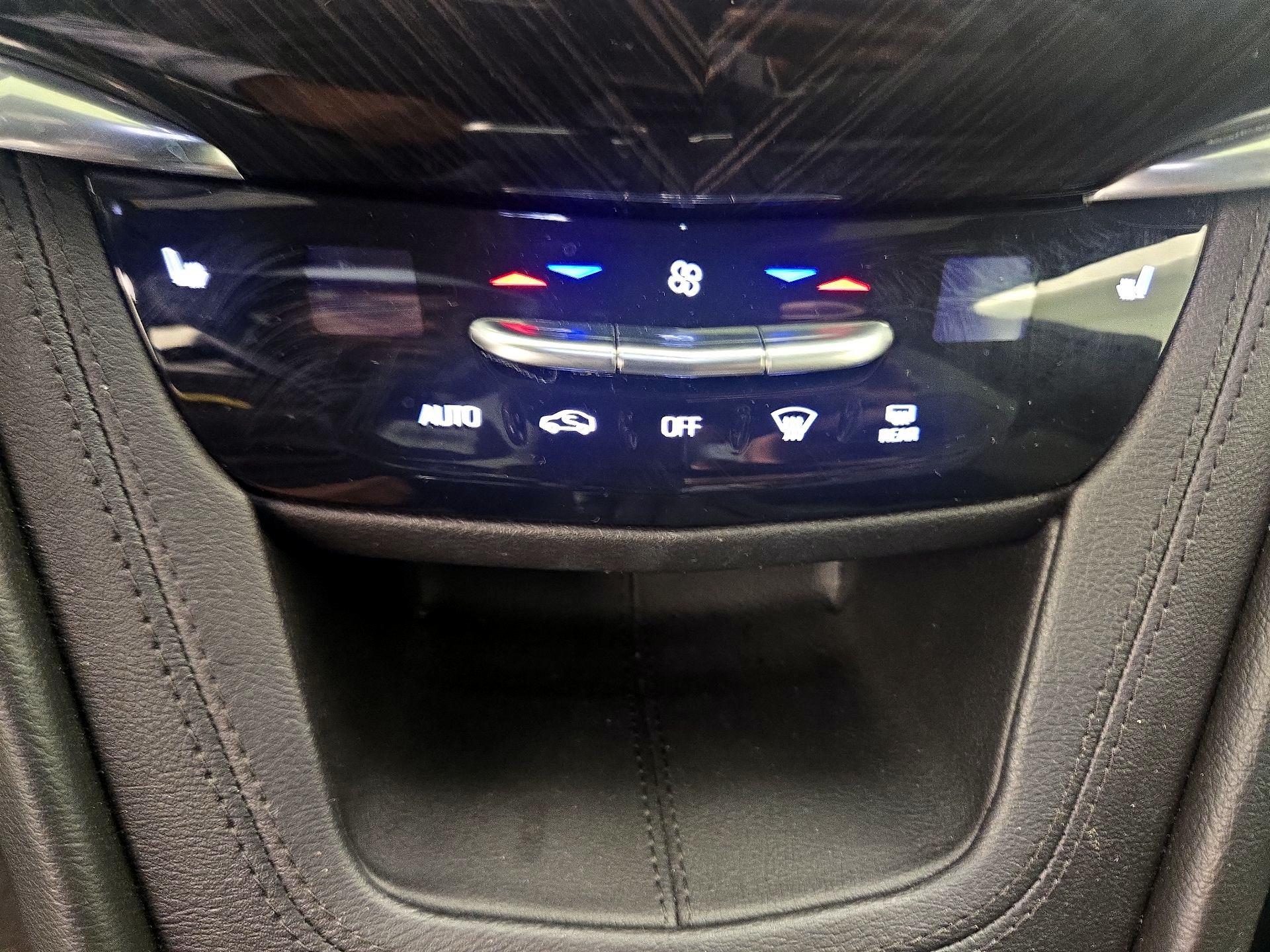 Thumbnail: 2020 Cadillac XT6 - 17