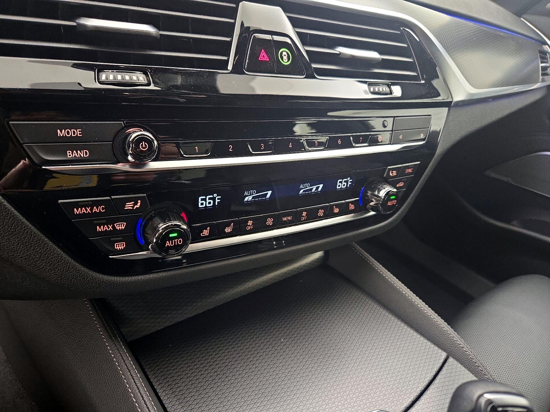 Thumbnail: 2021 BMW 5 Series - 17