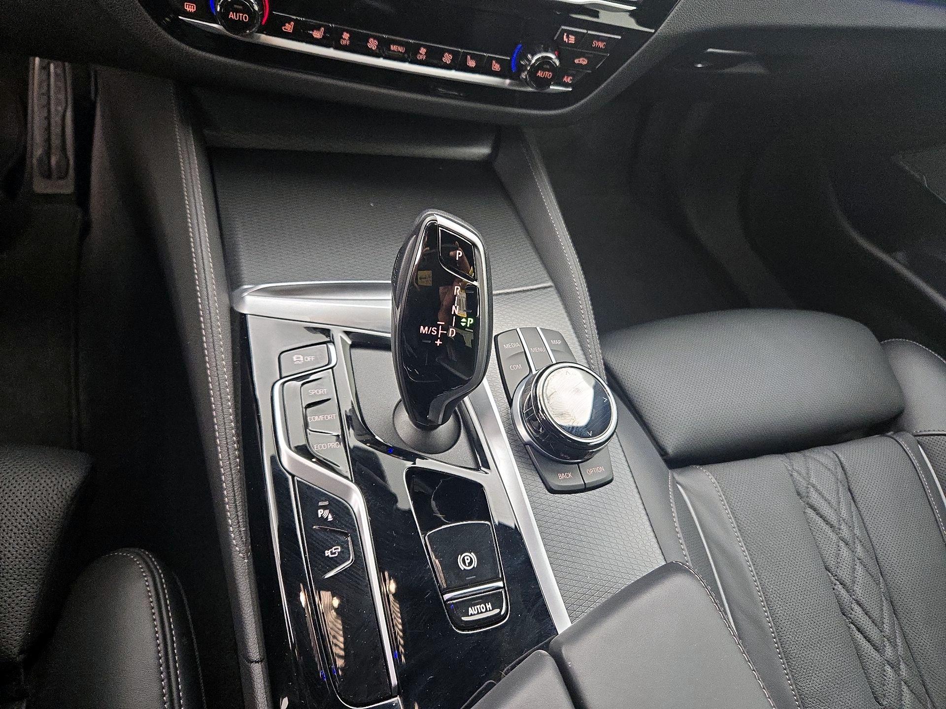 Thumbnail: 2021 BMW 5 Series - 18