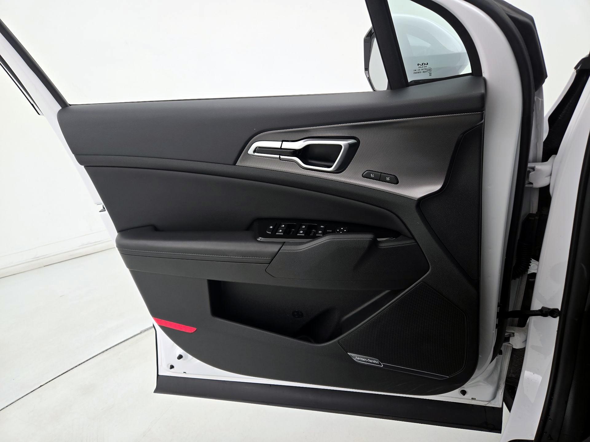 Thumbnail: 2023 Kia Sportage - 12