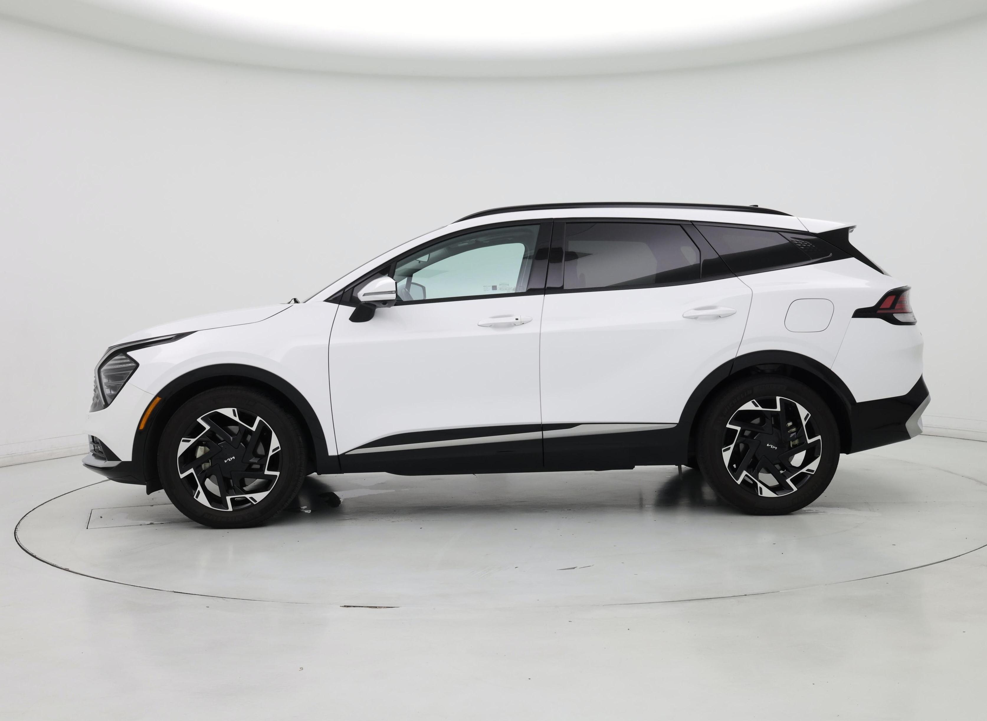 Thumbnail: 2023 Kia Sportage - 3