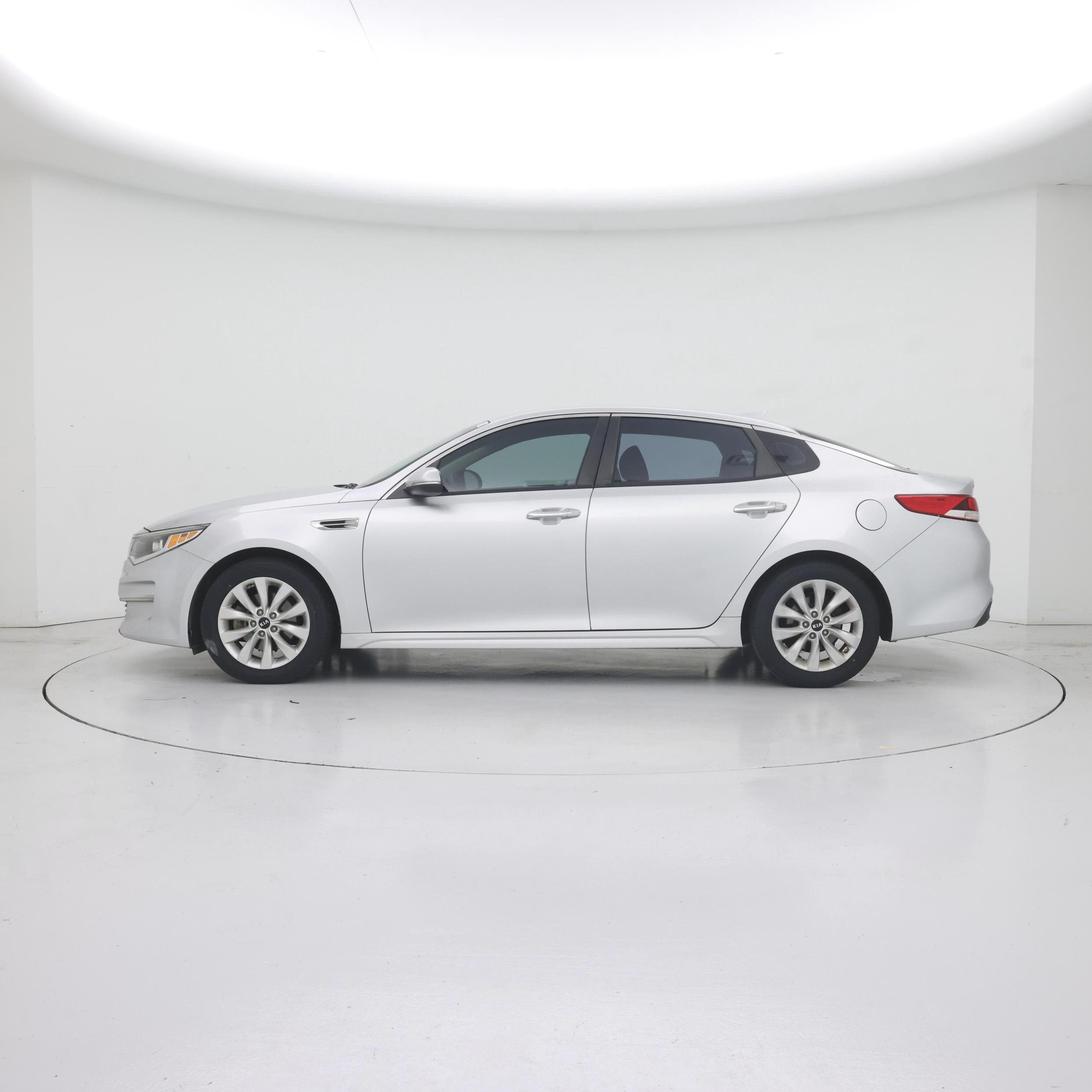 Thumbnail: 2017 Kia Optima - 3