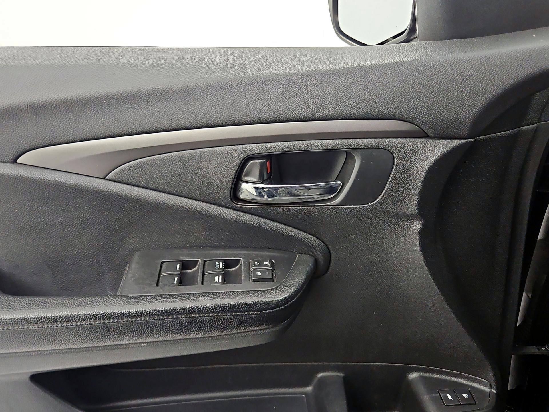 Thumbnail: 2018 Honda Pilot - 12