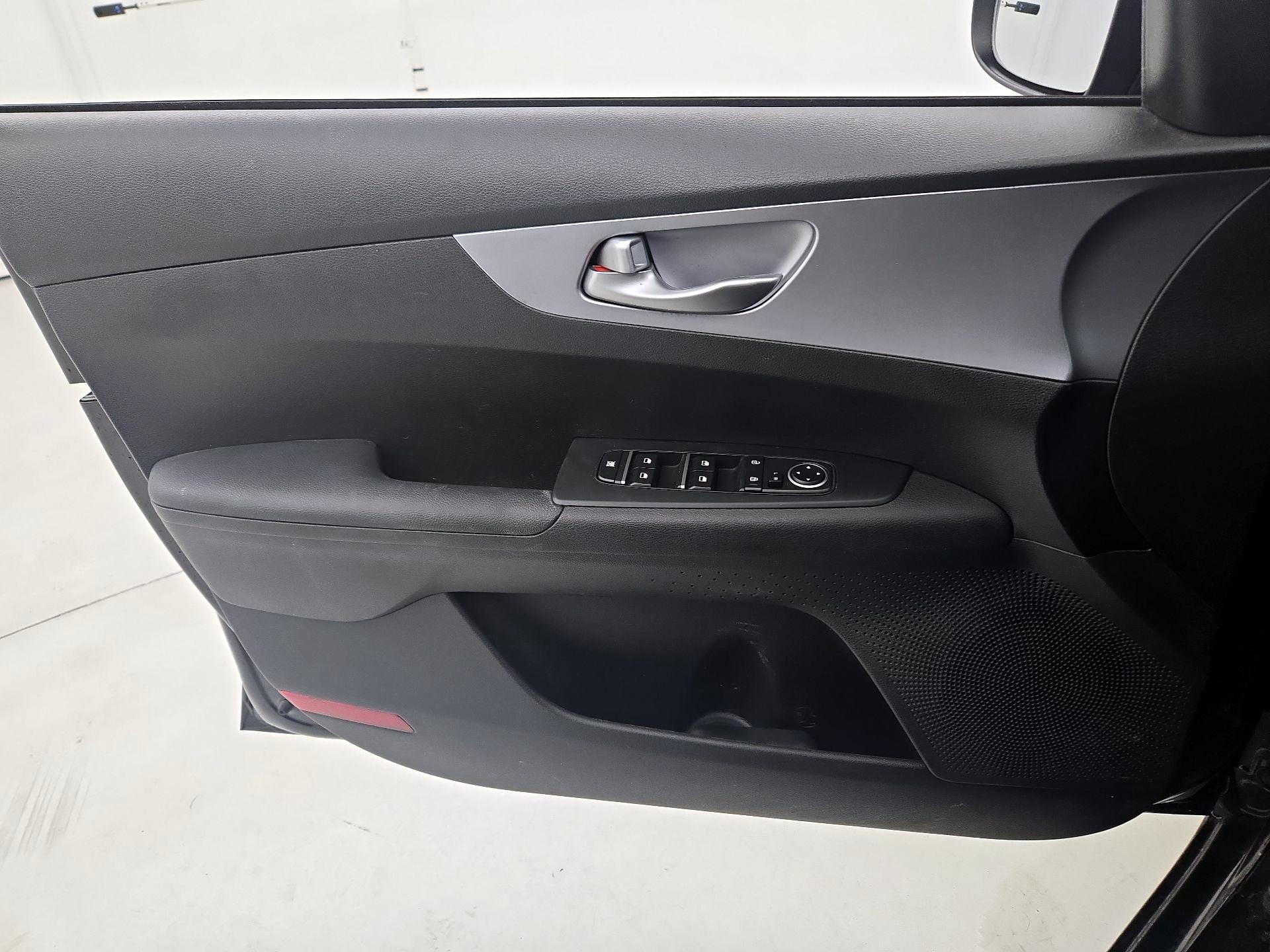 Thumbnail: 2023 Kia Forte - 12