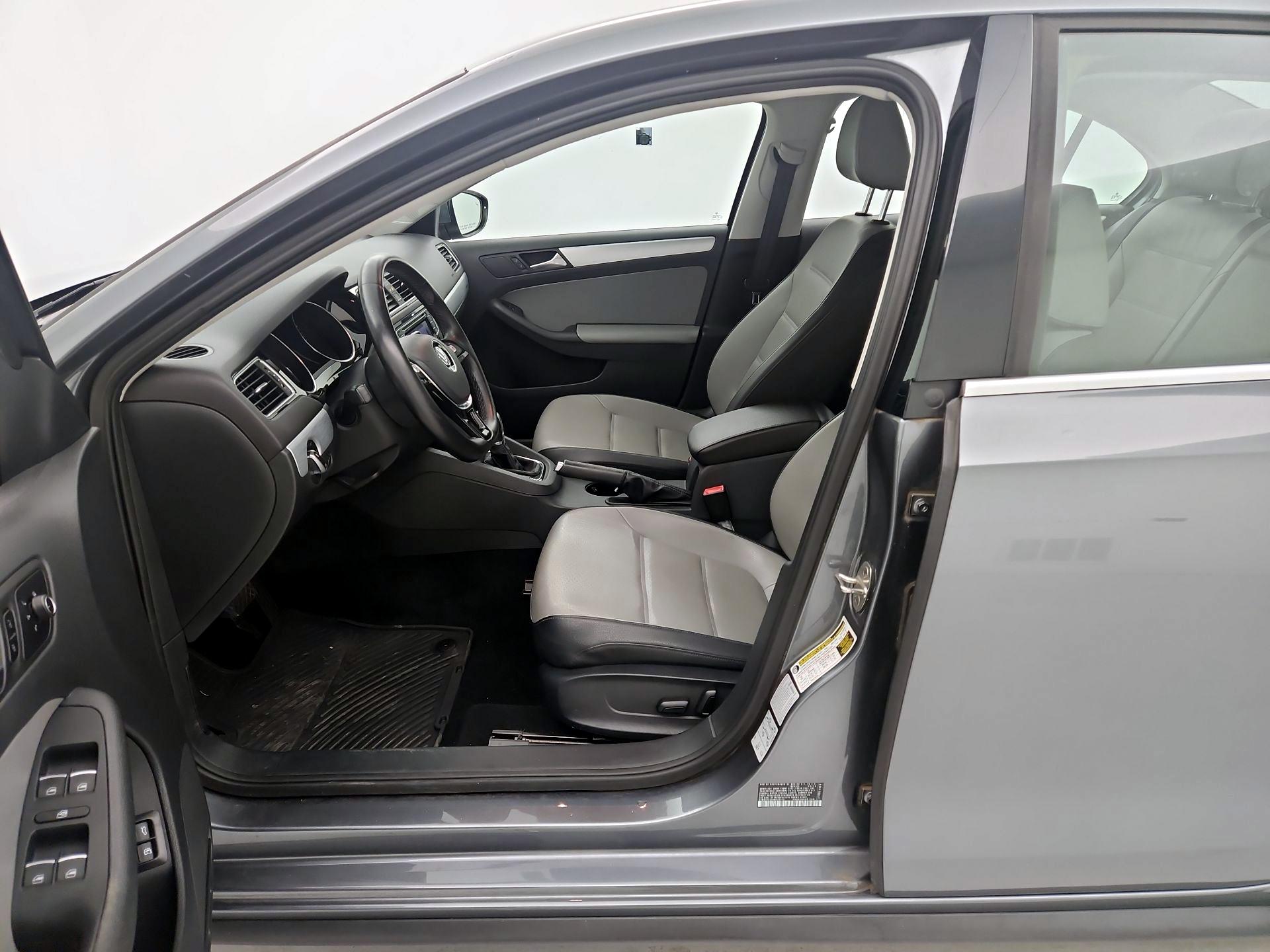 Thumbnail: 2016 Volkswagen Jetta - 11