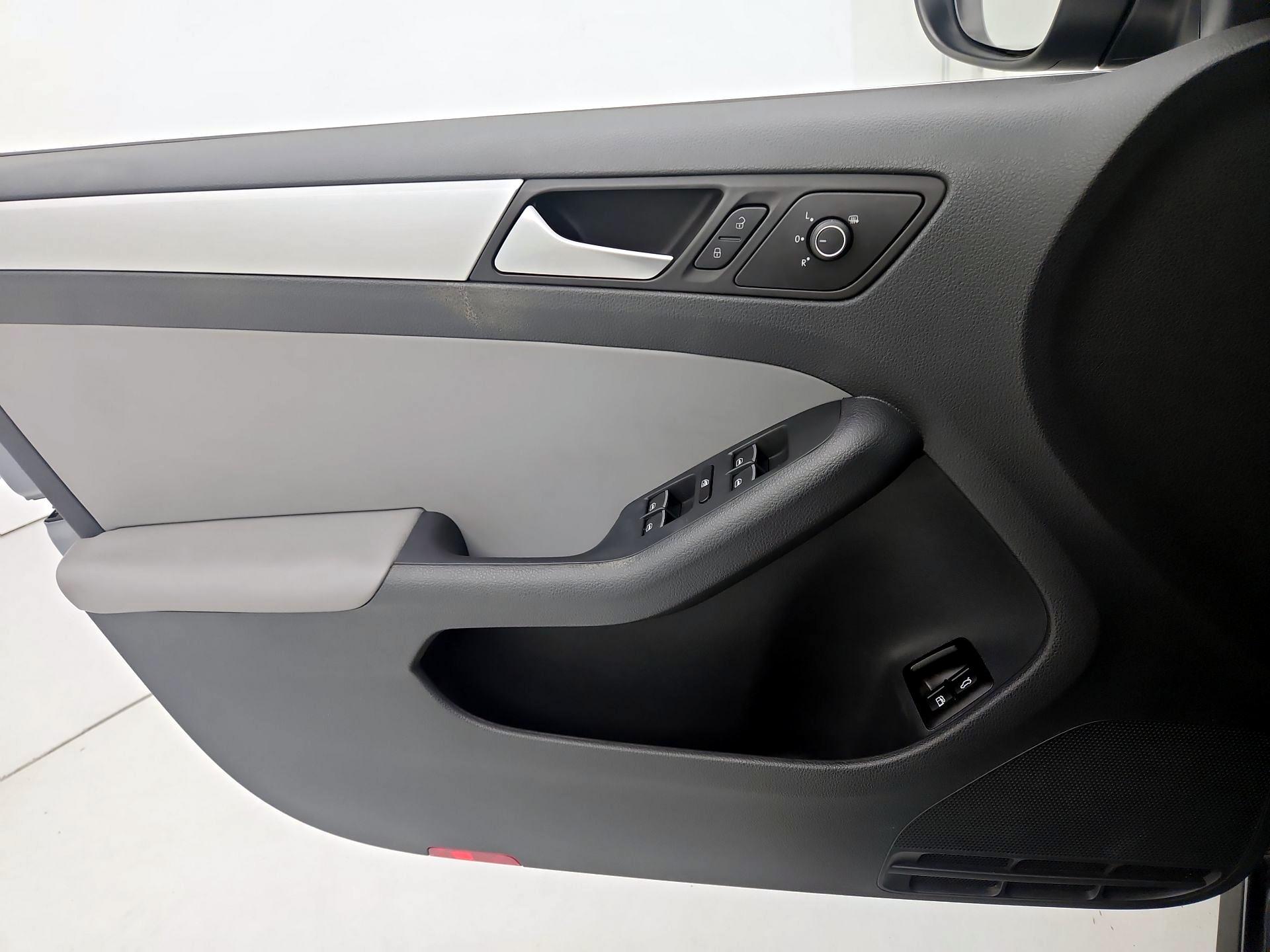 Thumbnail: 2016 Volkswagen Jetta - 12