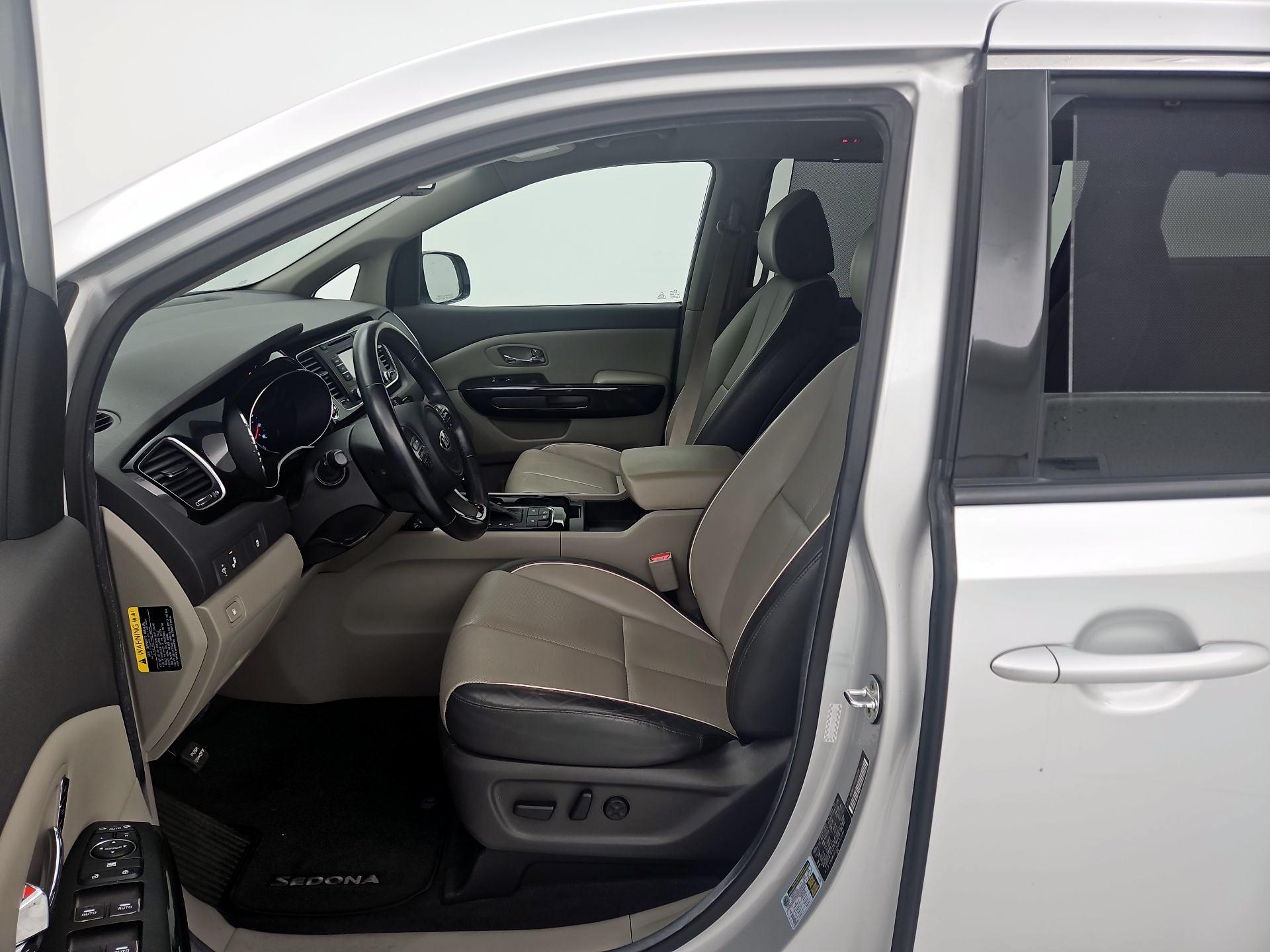 Thumbnail: 2016 Kia Sedona - 11