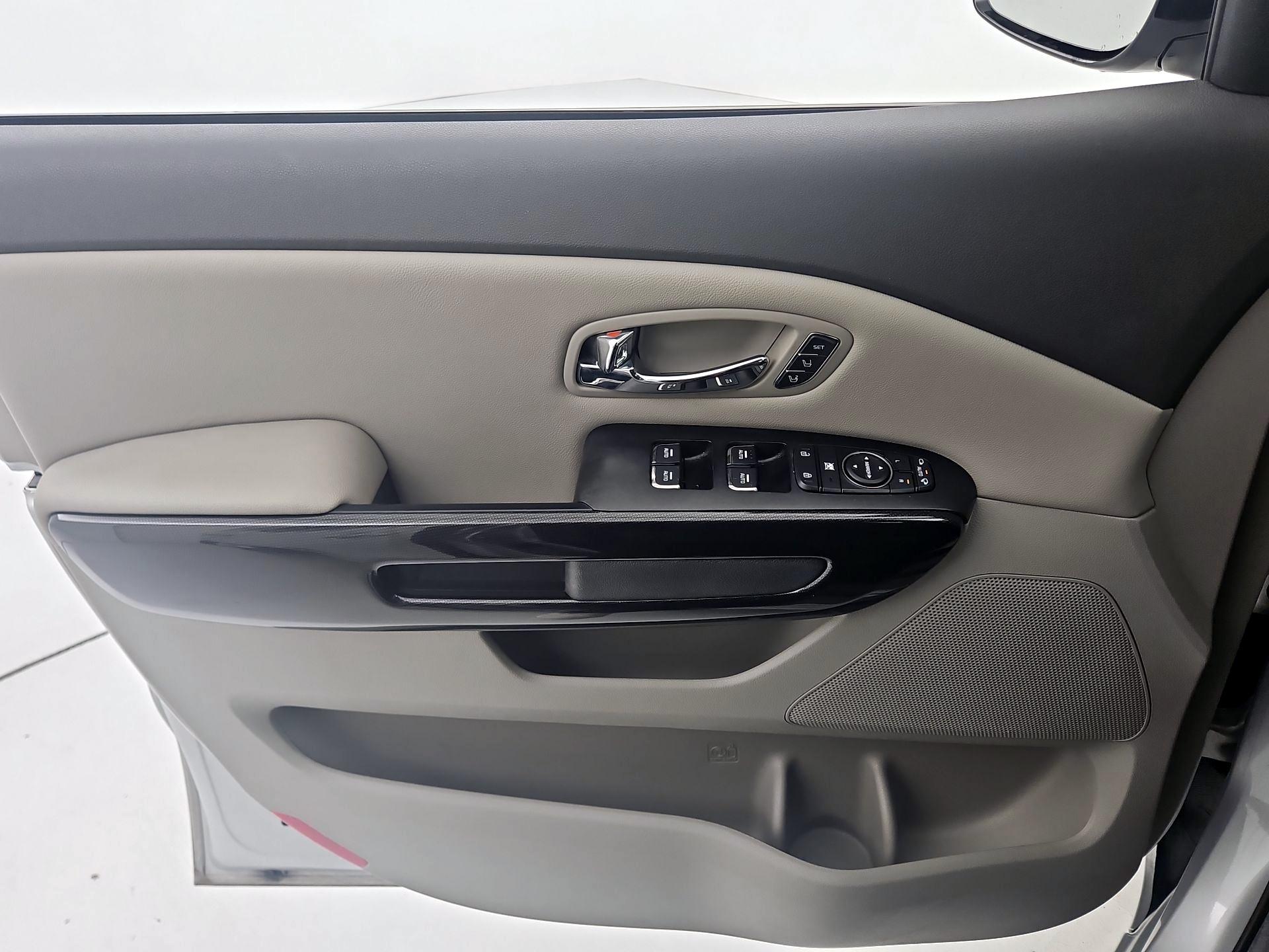 Thumbnail: 2016 Kia Sedona - 12