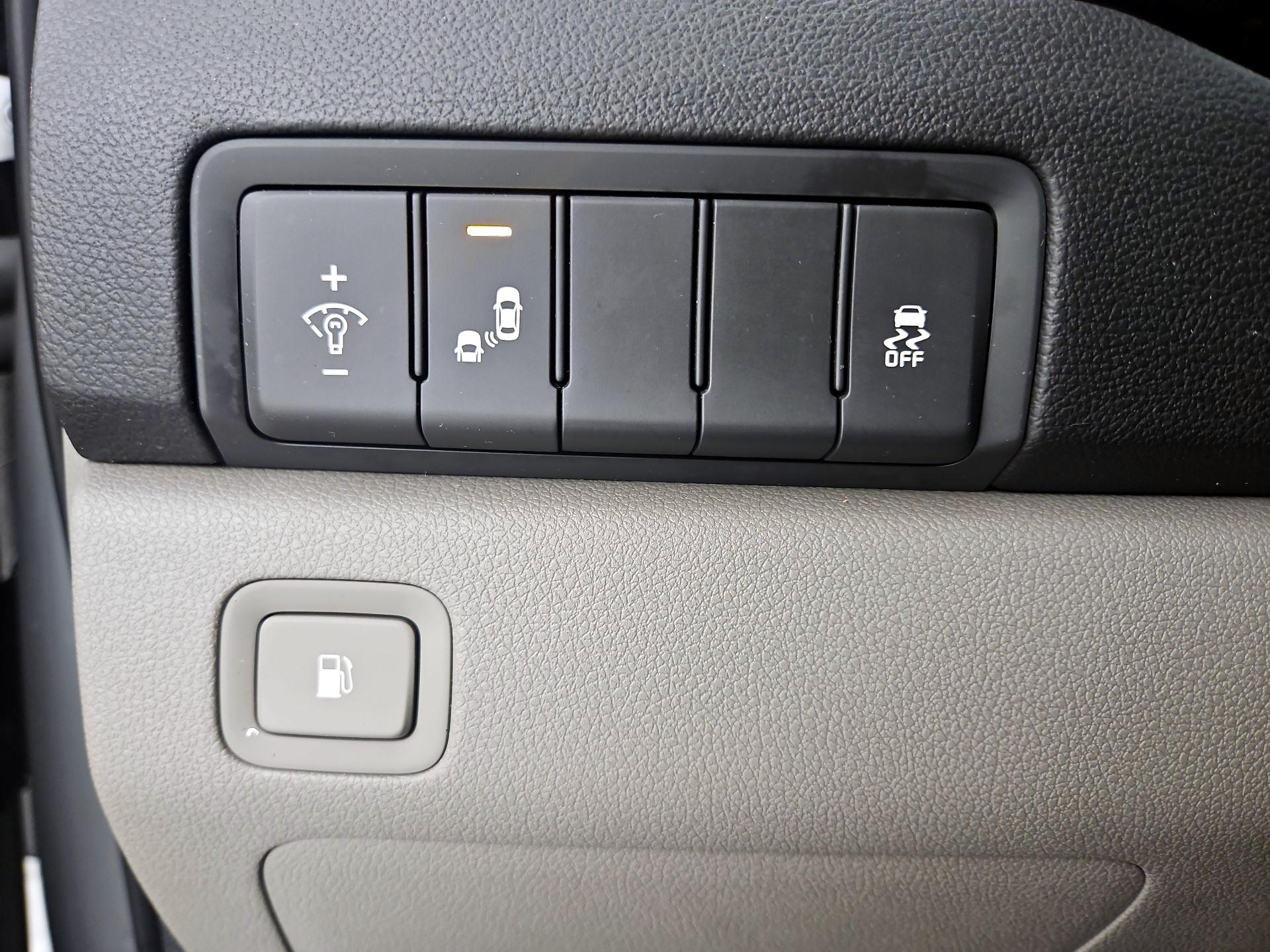 Thumbnail: 2016 Kia Sedona - 13