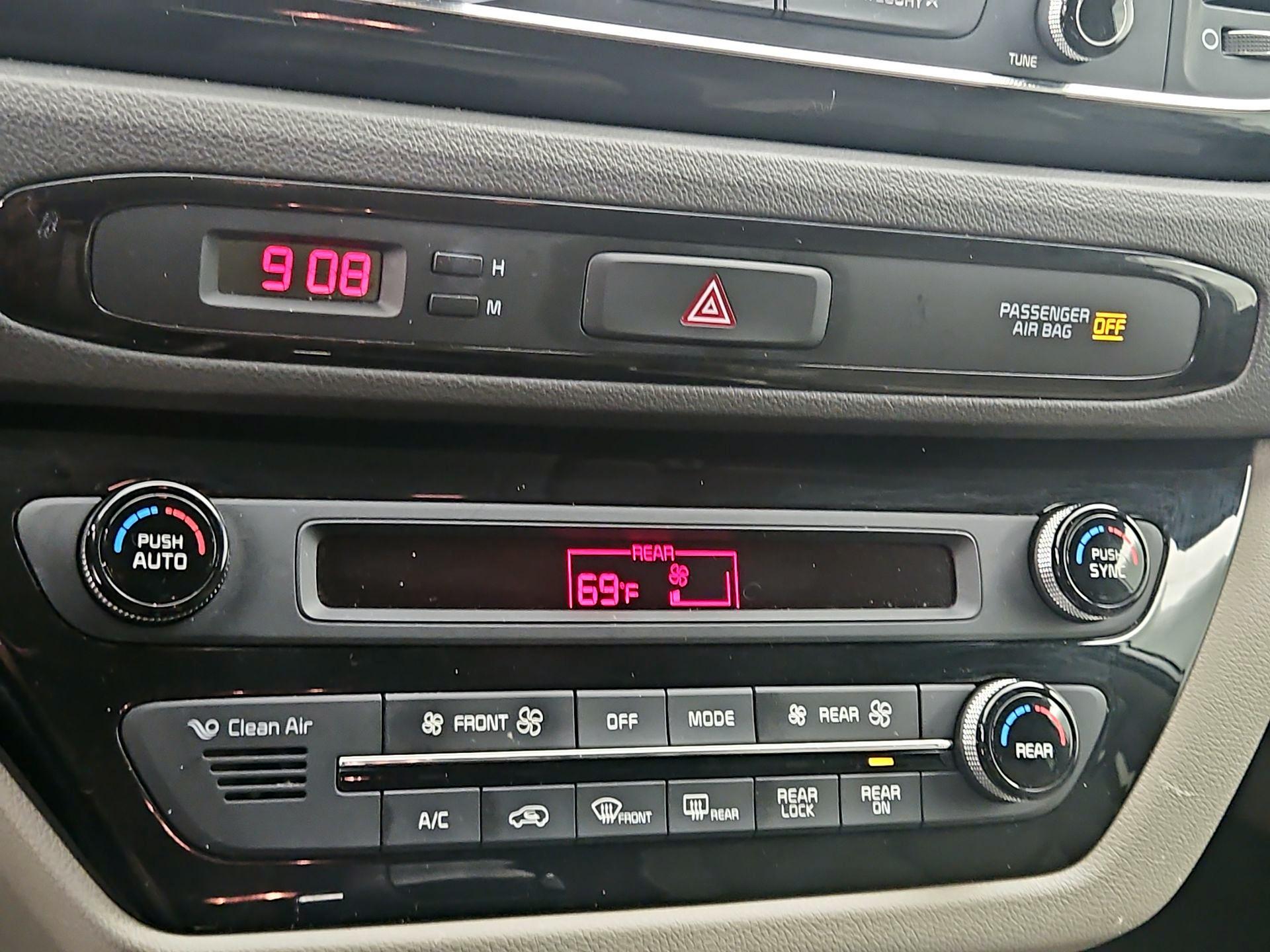 Thumbnail: 2016 Kia Sedona - 16