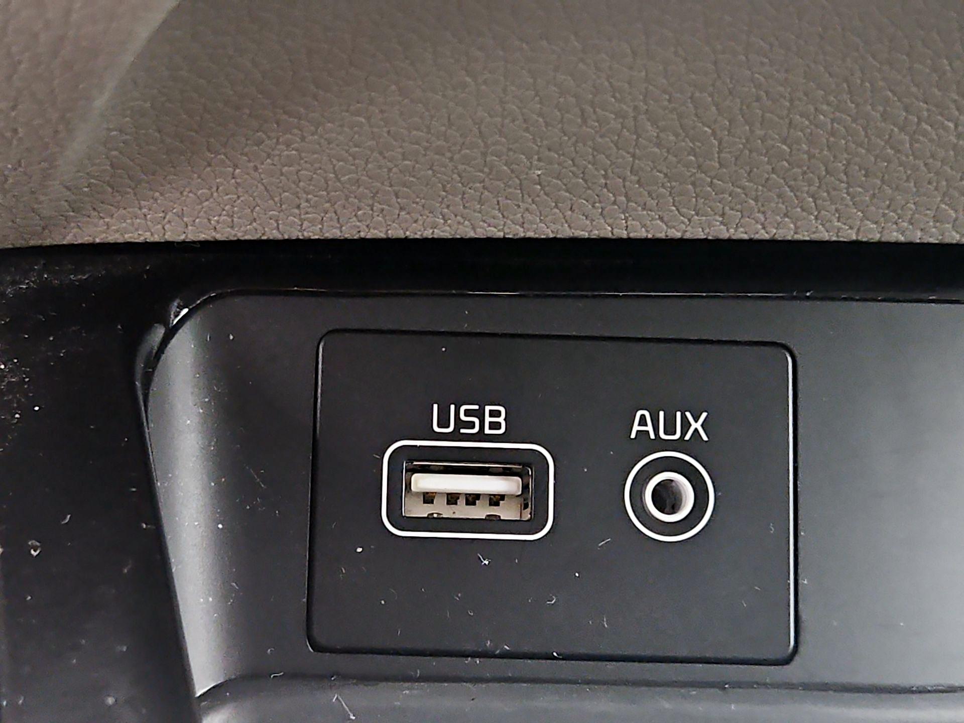 Thumbnail: 2016 Kia Sedona - 18