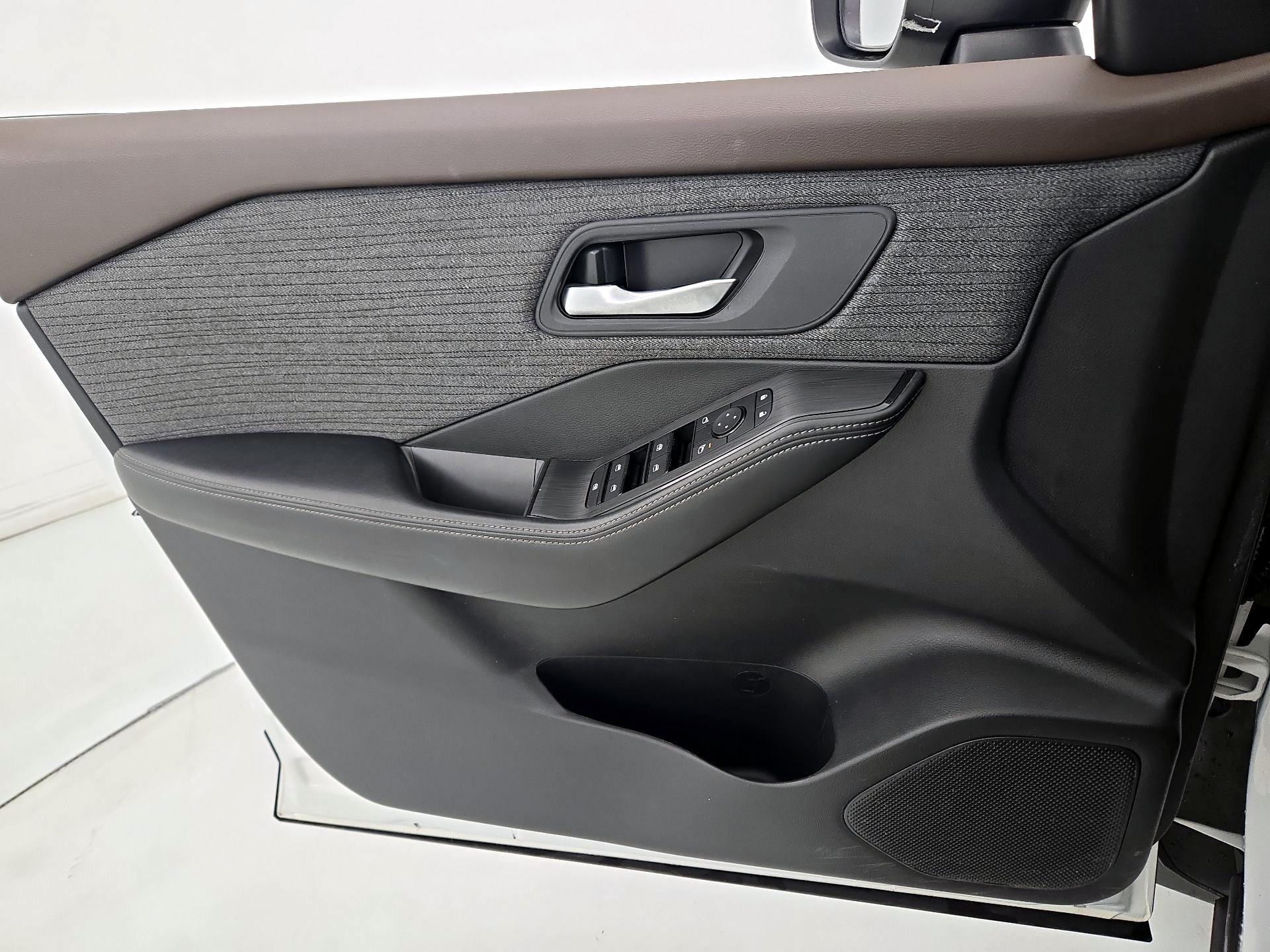 Thumbnail: 2023 Nissan Rogue - 12