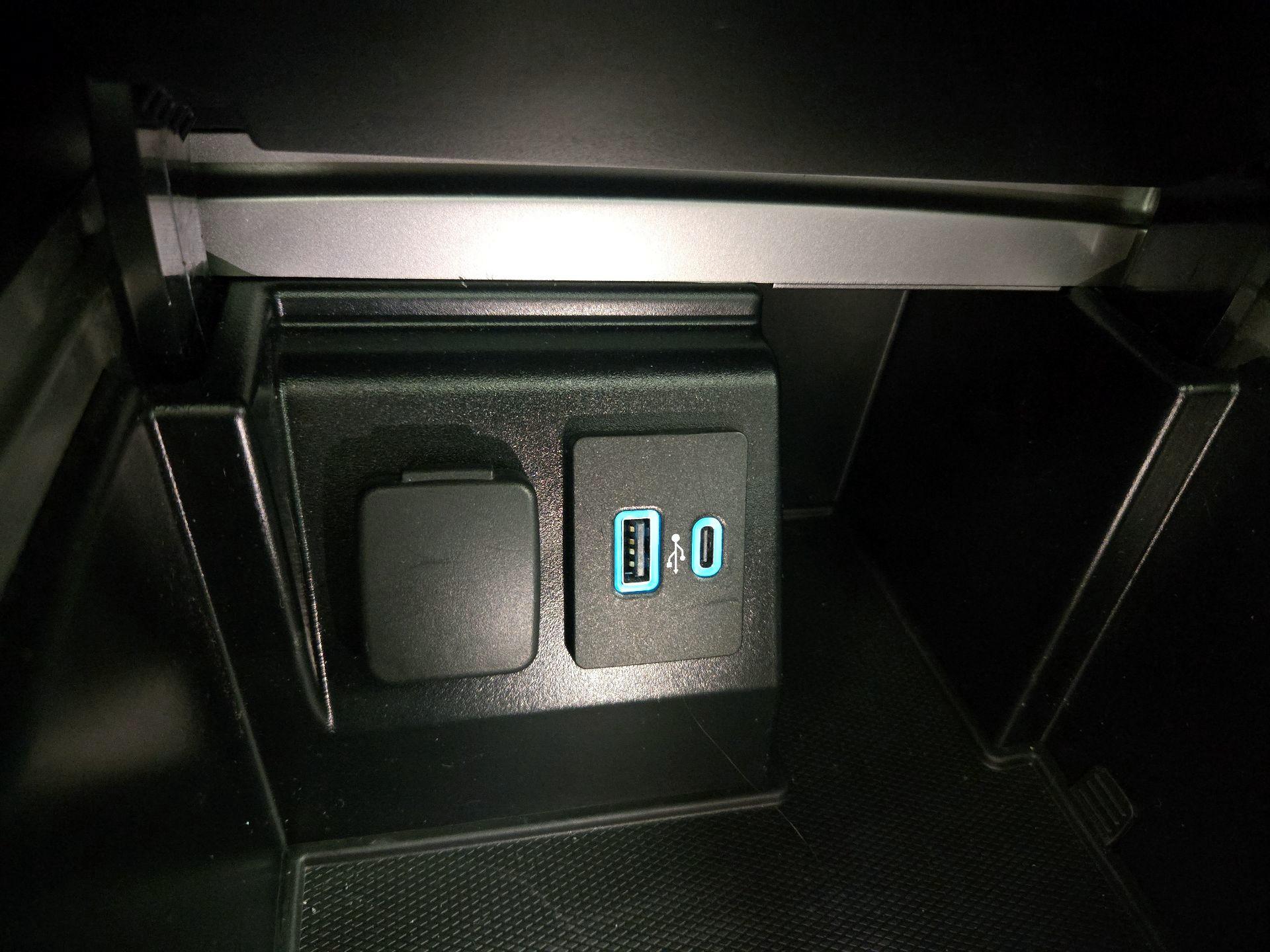 Thumbnail: 2020 Ford Explorer - 19