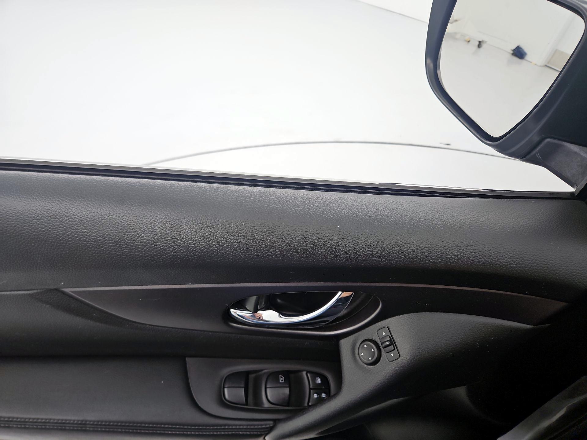 Thumbnail: 2016 Nissan Rogue - 12