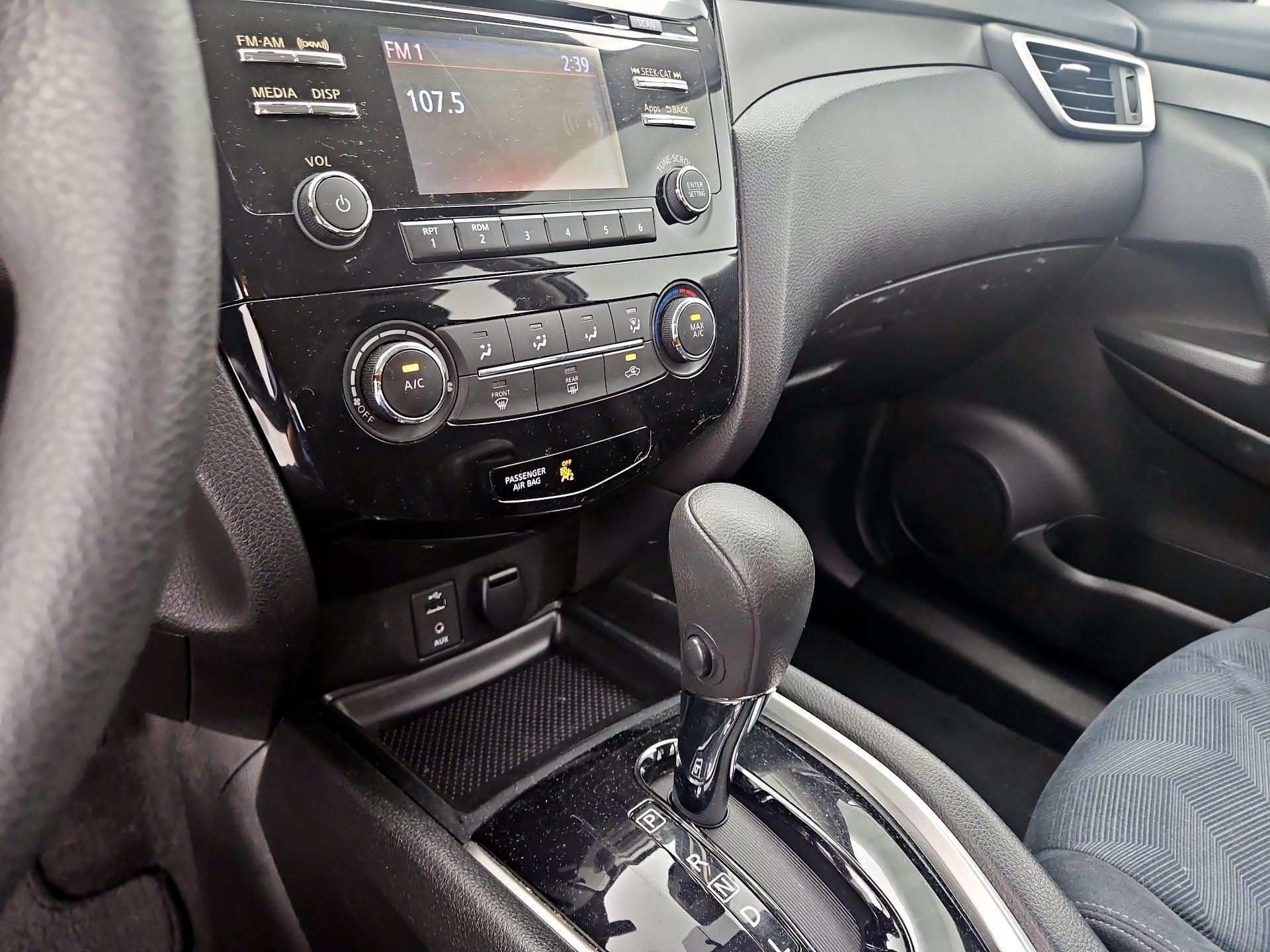 Thumbnail: 2016 Nissan Rogue - 16