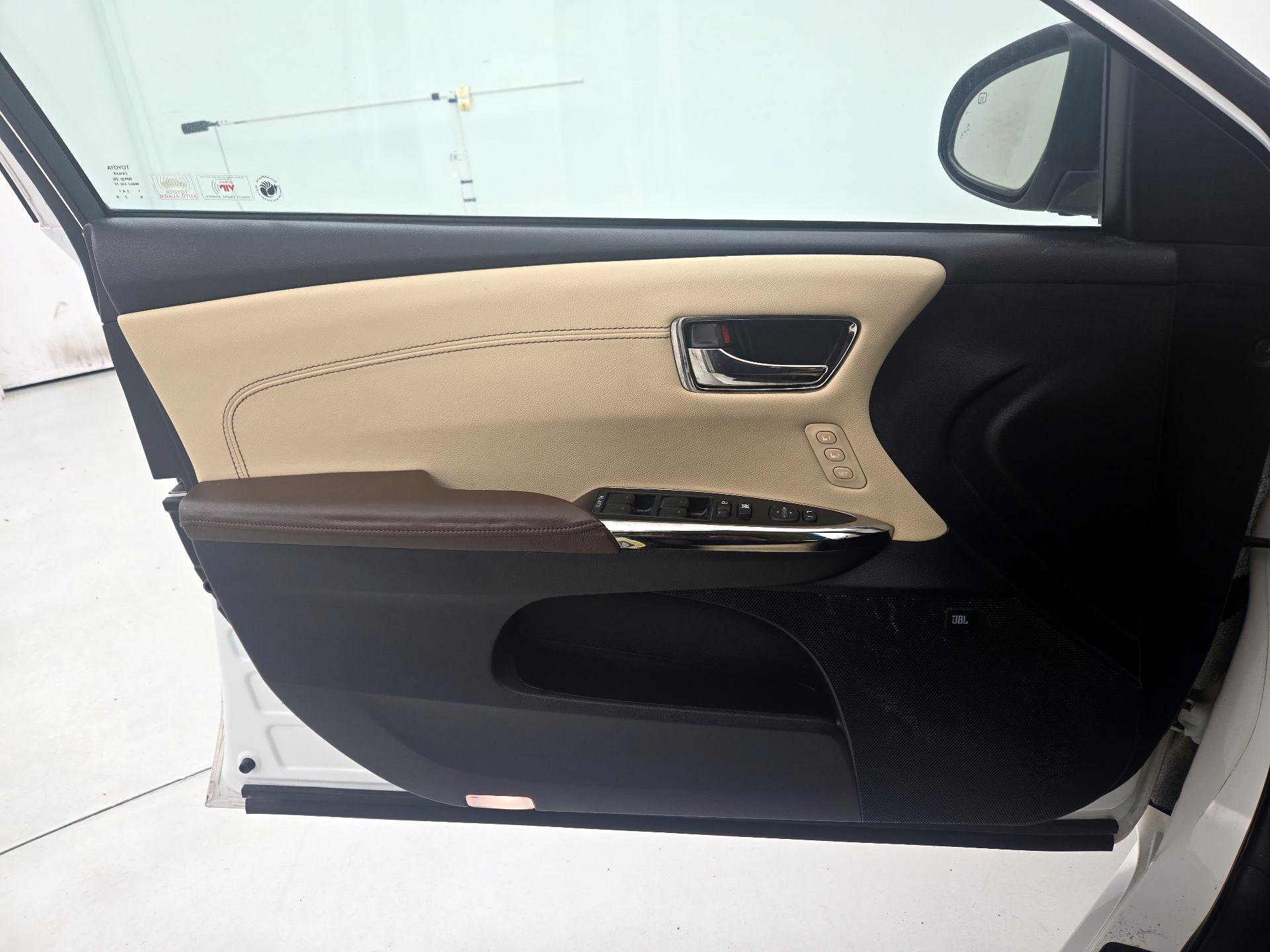 Thumbnail: 2015 Toyota Avalon - 12