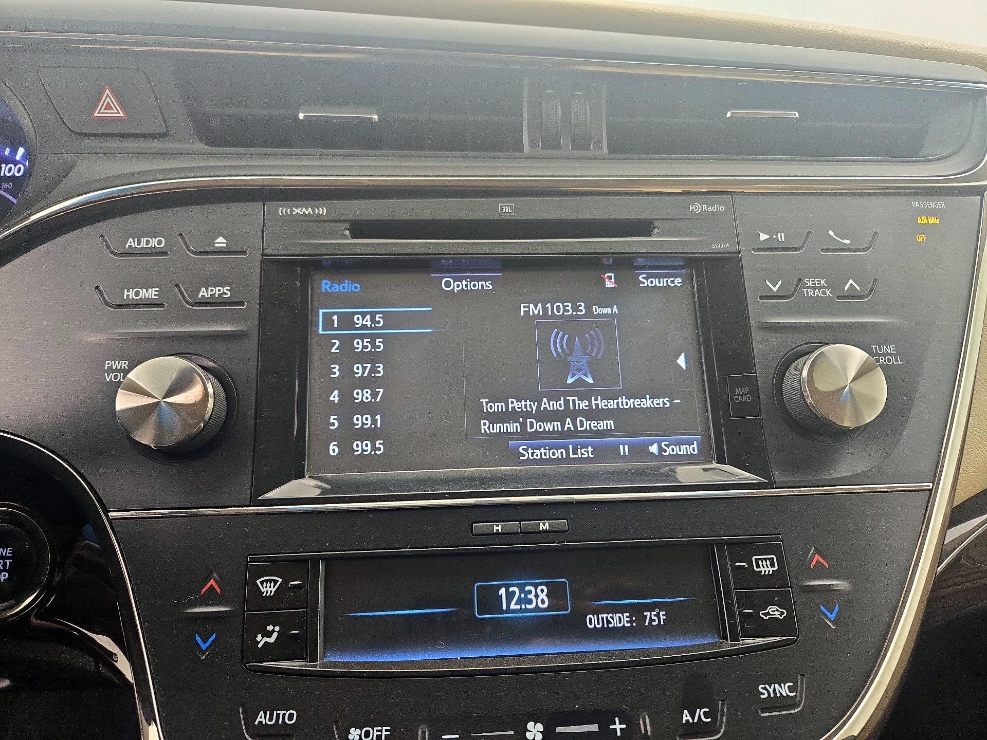 Thumbnail: 2015 Toyota Avalon - 15