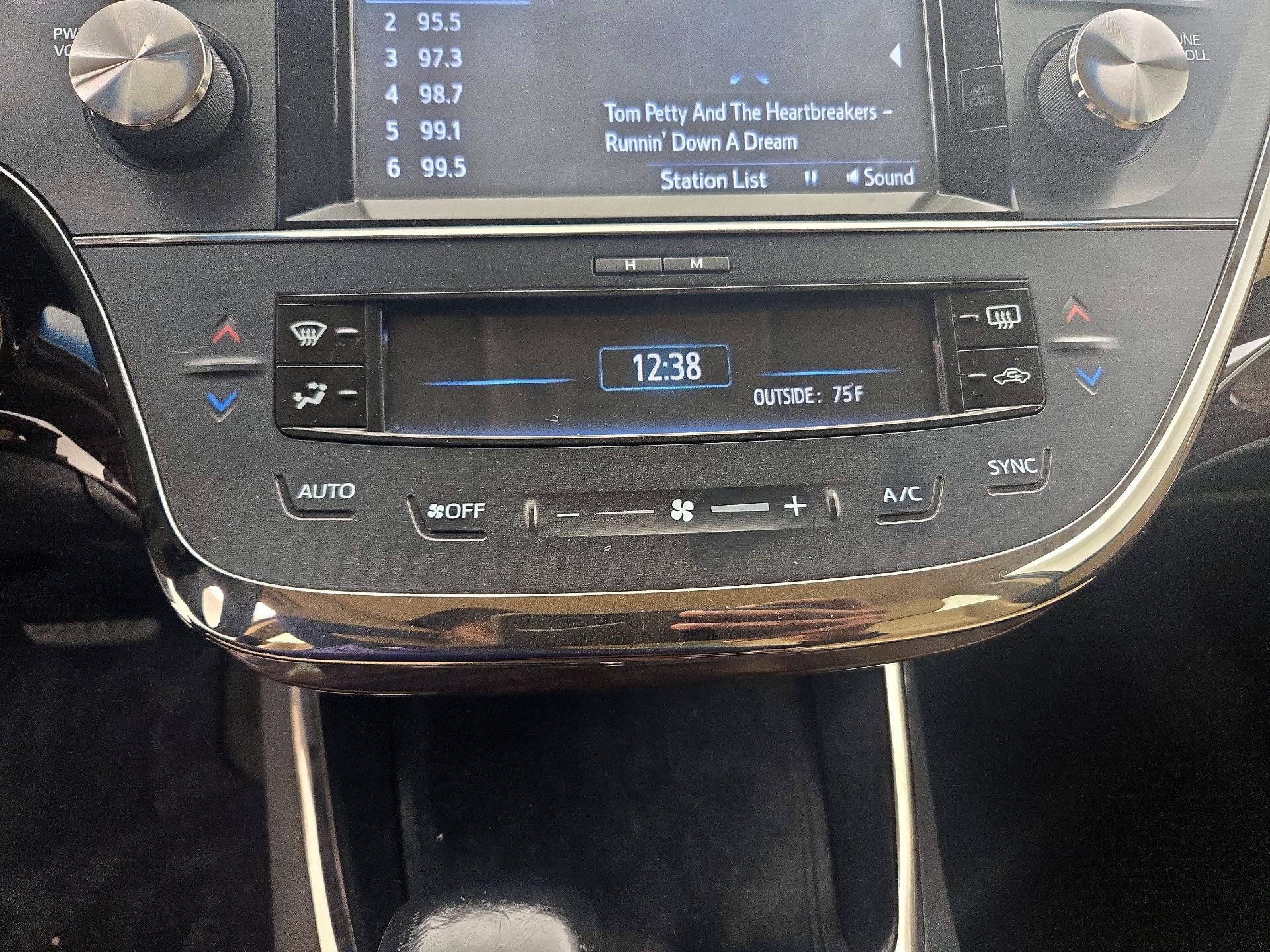 Thumbnail: 2015 Toyota Avalon - 16