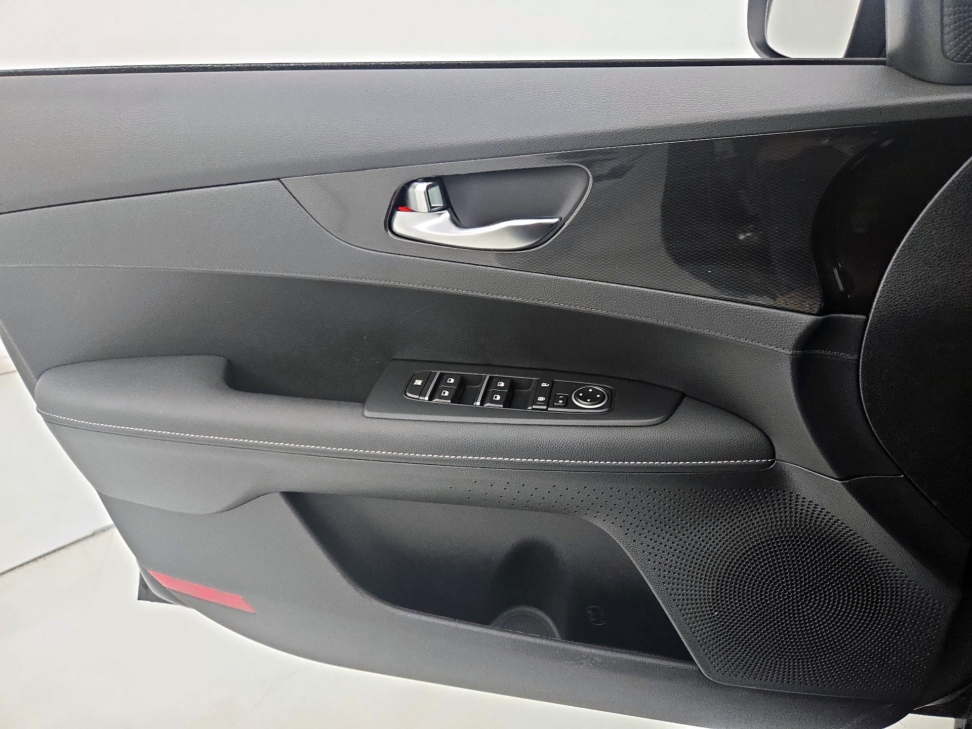 Thumbnail: 2024 Kia Forte - 12