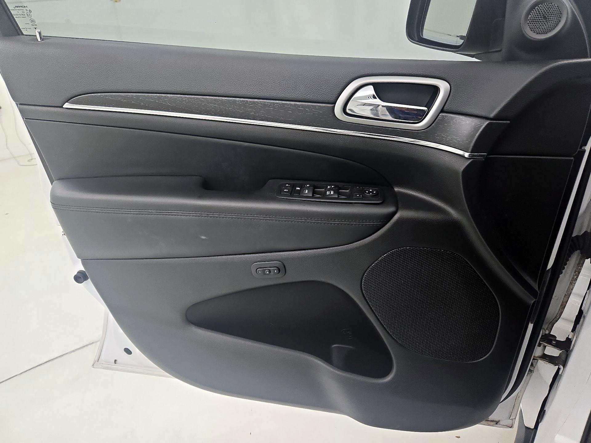 Thumbnail: 2018 Jeep Grand Cherokee - 12