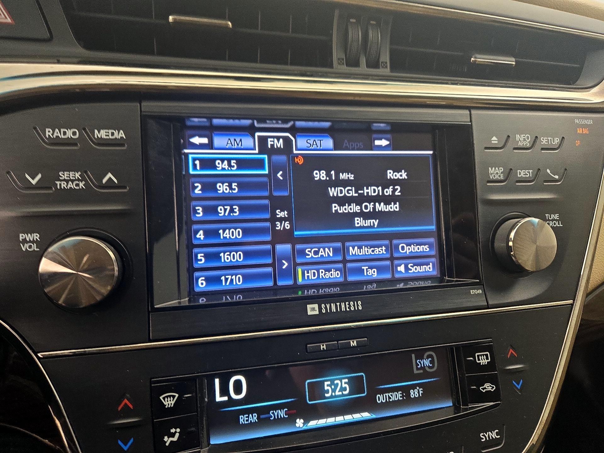 Thumbnail: 2014 Toyota Avalon - 16