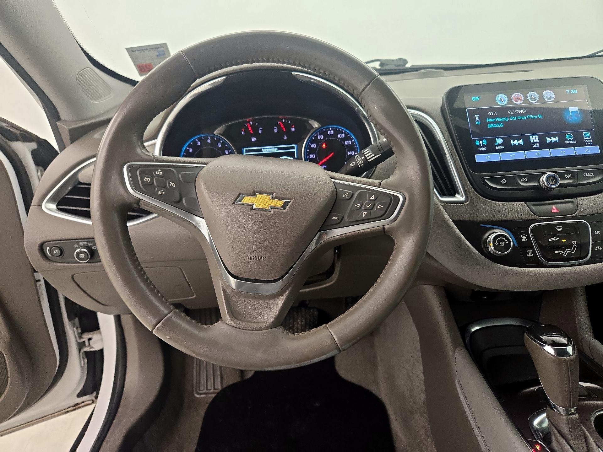 Thumbnail: 2018 Chevrolet Malibu - 10