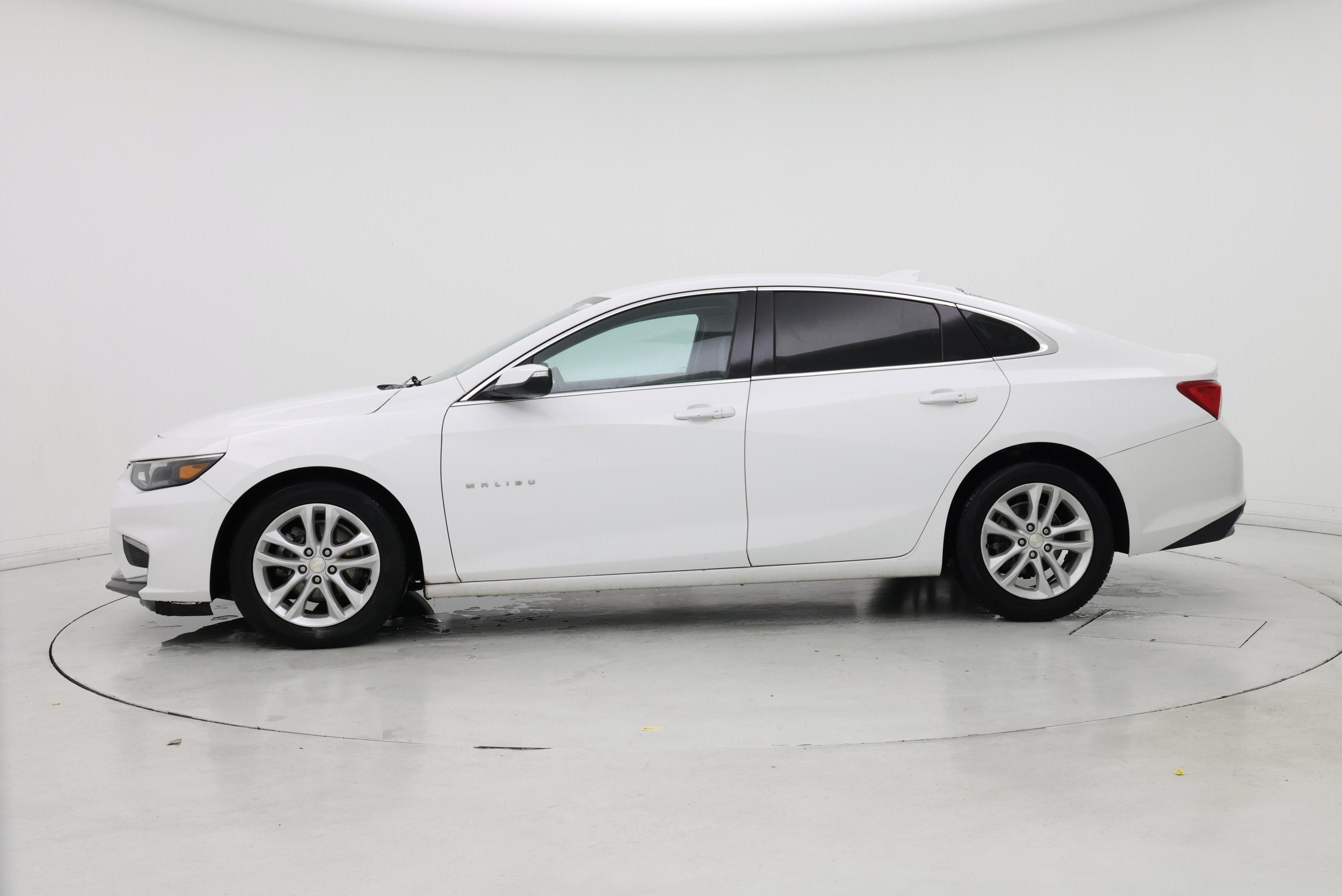 Thumbnail: 2018 Chevrolet Malibu - 3