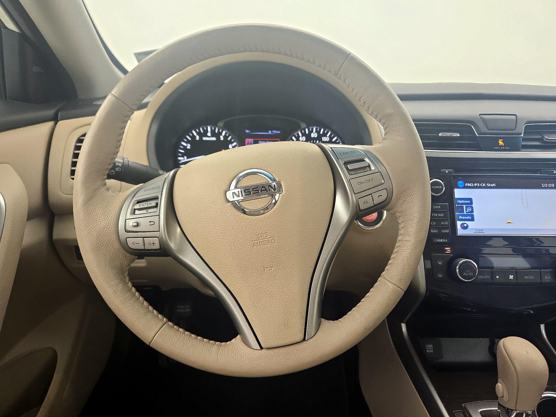 Thumbnail: 2015 Nissan Altima - 10