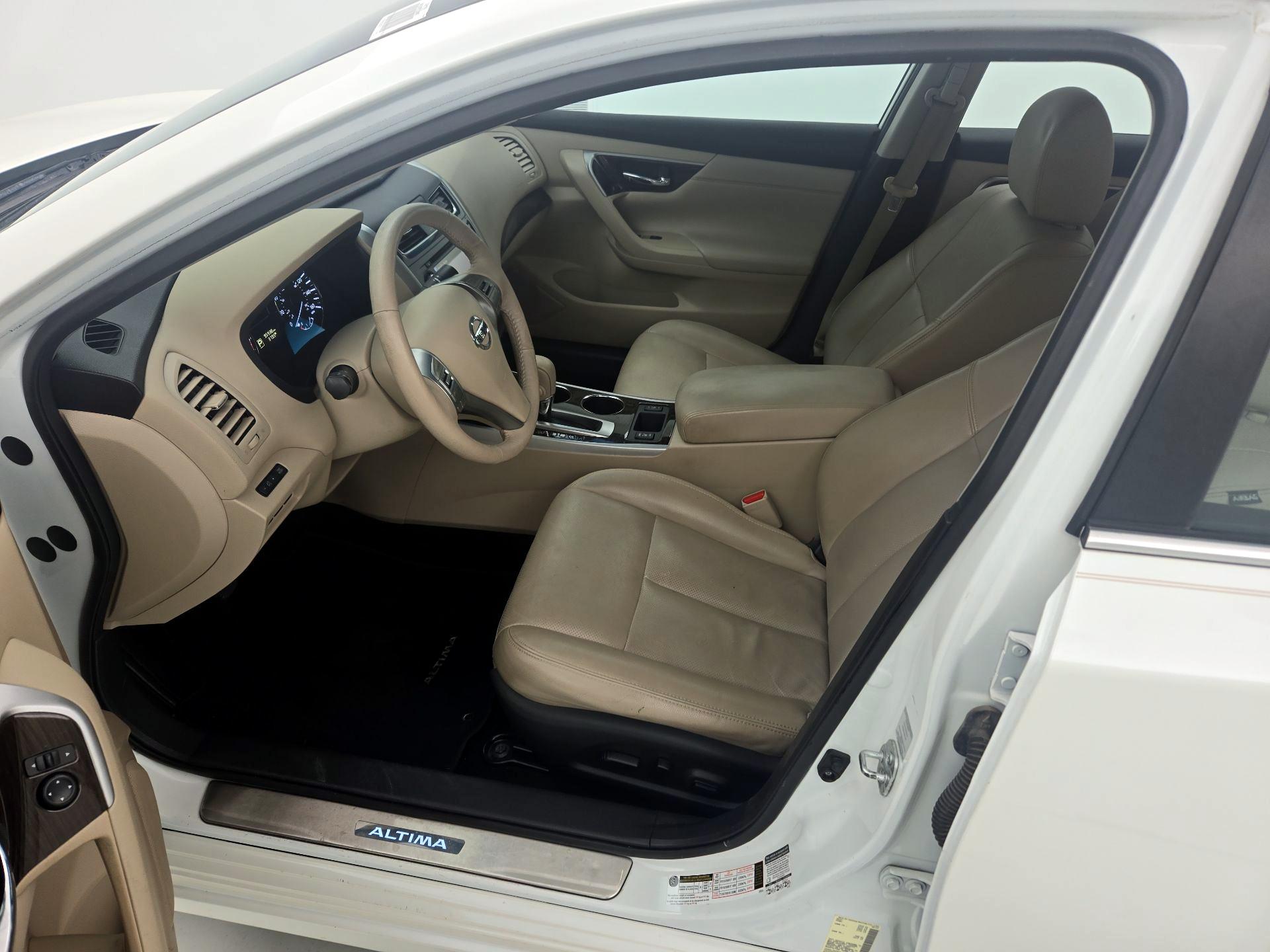 Thumbnail: 2015 Nissan Altima - 11