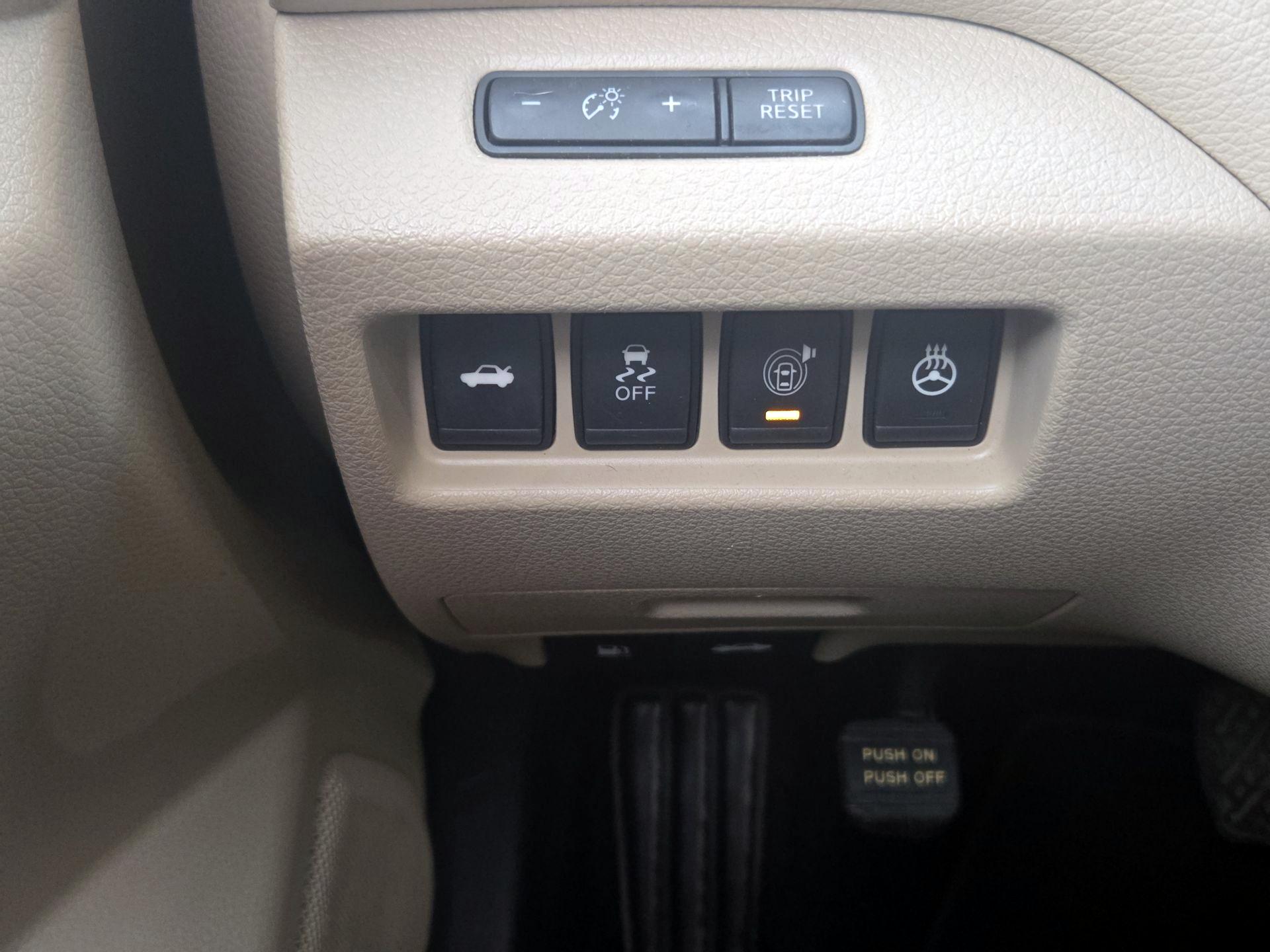 Thumbnail: 2015 Nissan Altima - 13