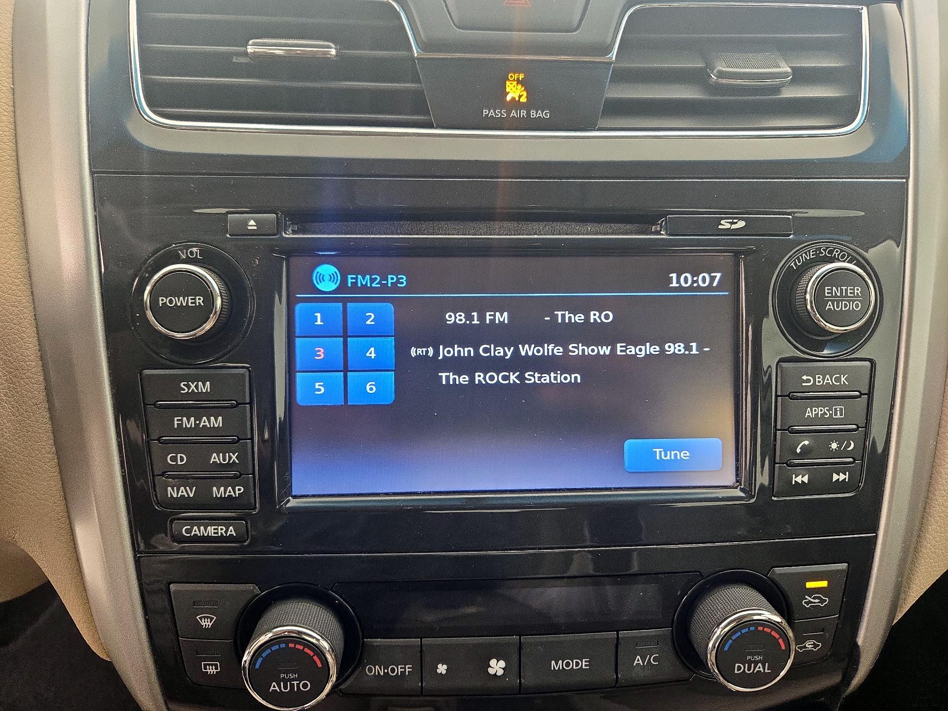 Thumbnail: 2015 Nissan Altima - 16