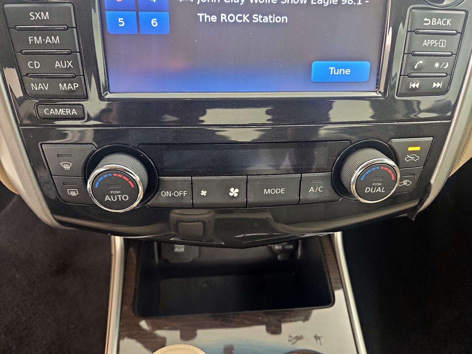 Thumbnail: 2015 Nissan Altima - 17