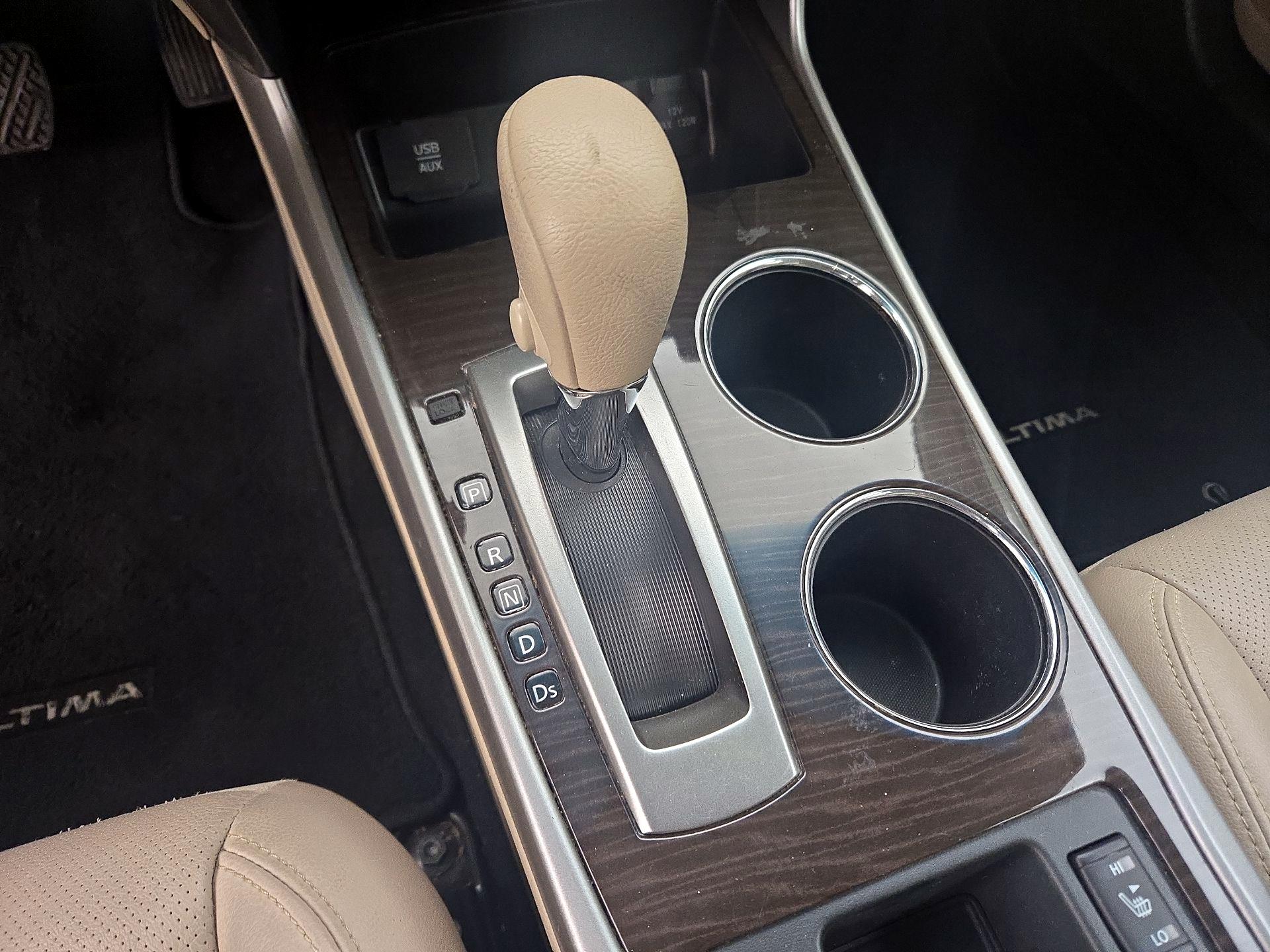 Thumbnail: 2015 Nissan Altima - 18