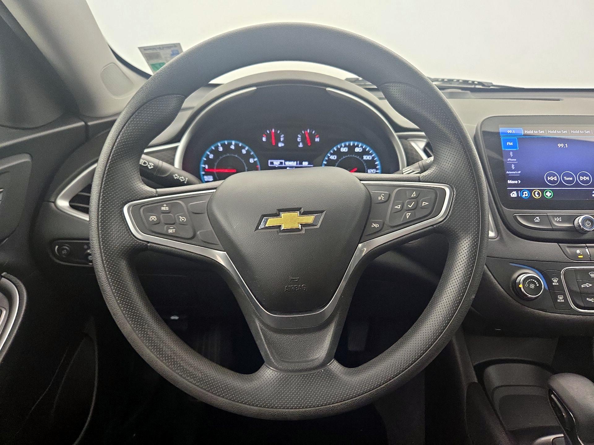 Thumbnail: 2022 Chevrolet Malibu - 10