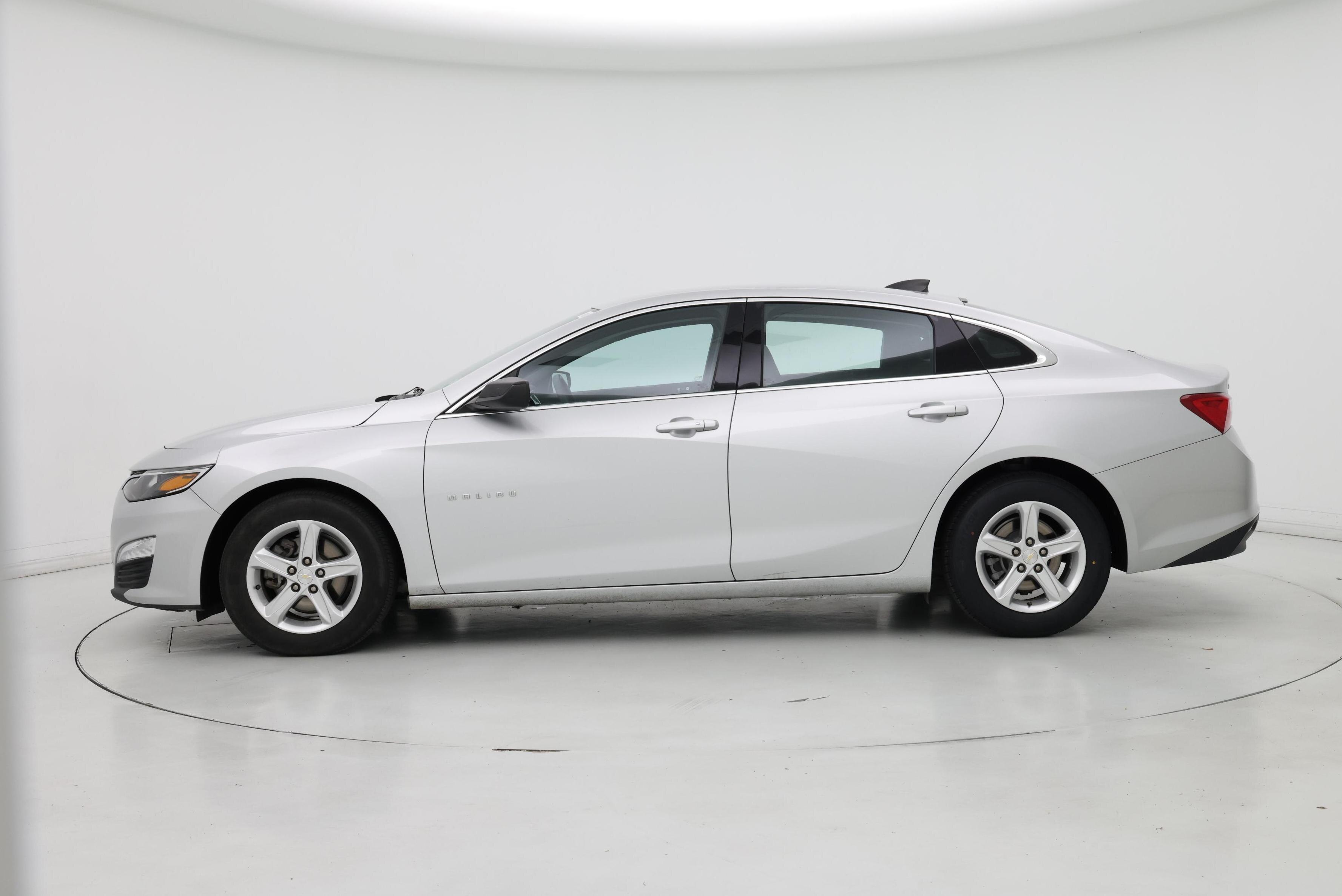 Thumbnail: 2022 Chevrolet Malibu - 3
