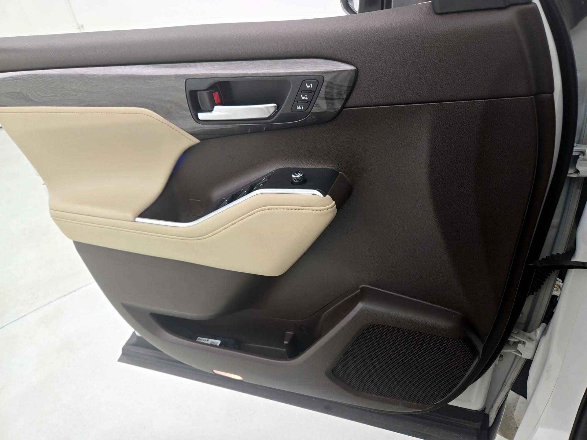 Thumbnail: 2020 Toyota Highlander - 12