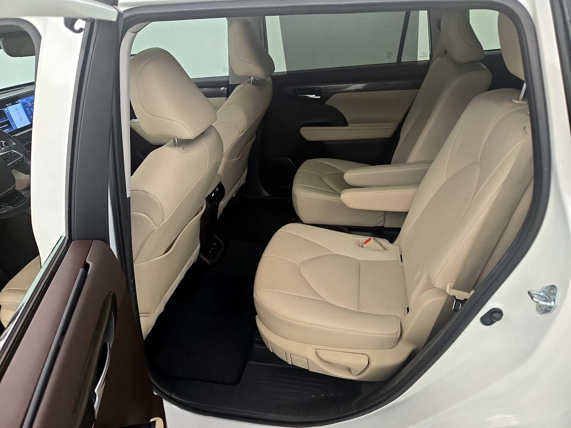 Thumbnail: 2020 Toyota Highlander - 20