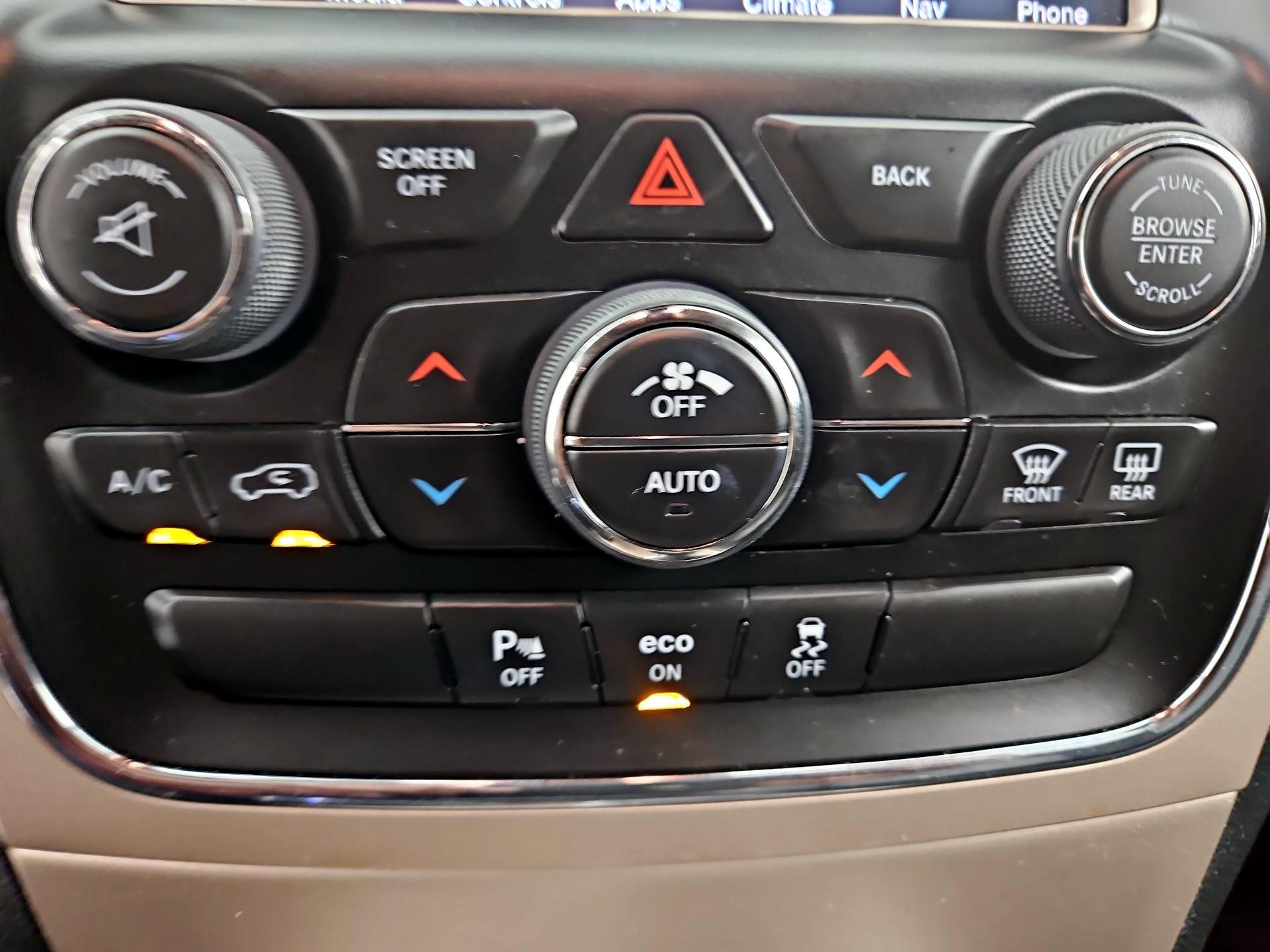 Thumbnail: 2014 Jeep Grand Cherokee - 17