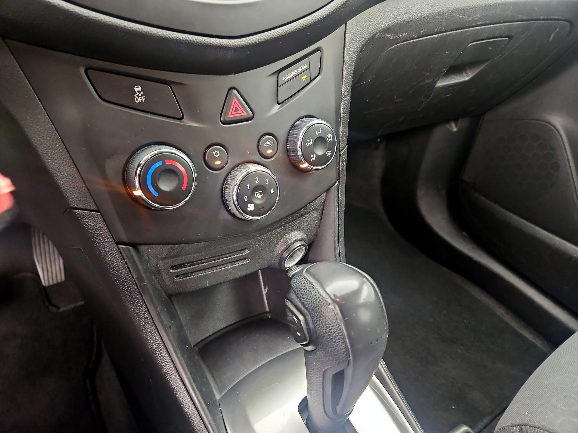 Thumbnail: 2015 Chevrolet Trax - 16